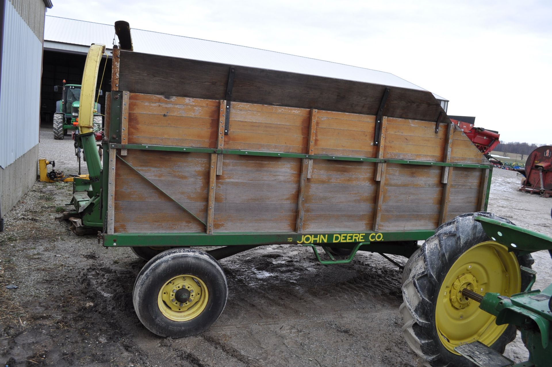 Silage wagon with John Deere gear and hoist - Image 3 of 11