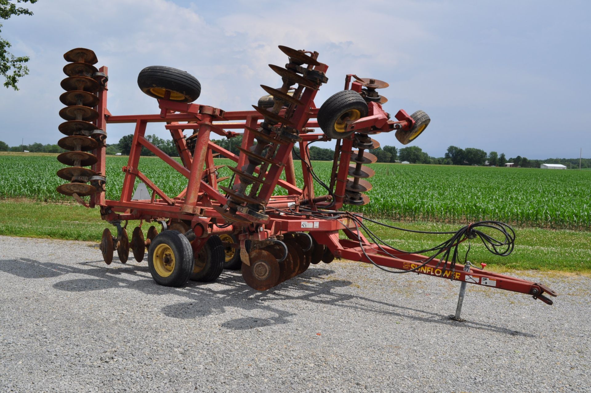 21’ Sunflower 1232 disc, hyd fold, wing wheels, 9” spacing, SN 1295-519 - Image 21 of 23