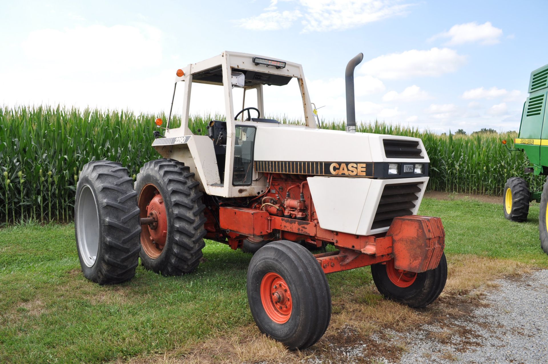 Case 2290 tractor, diesel, 16.9-38 duals, 11.00-16 front, 4 post canopy, 350 hrs on engine overhaul,