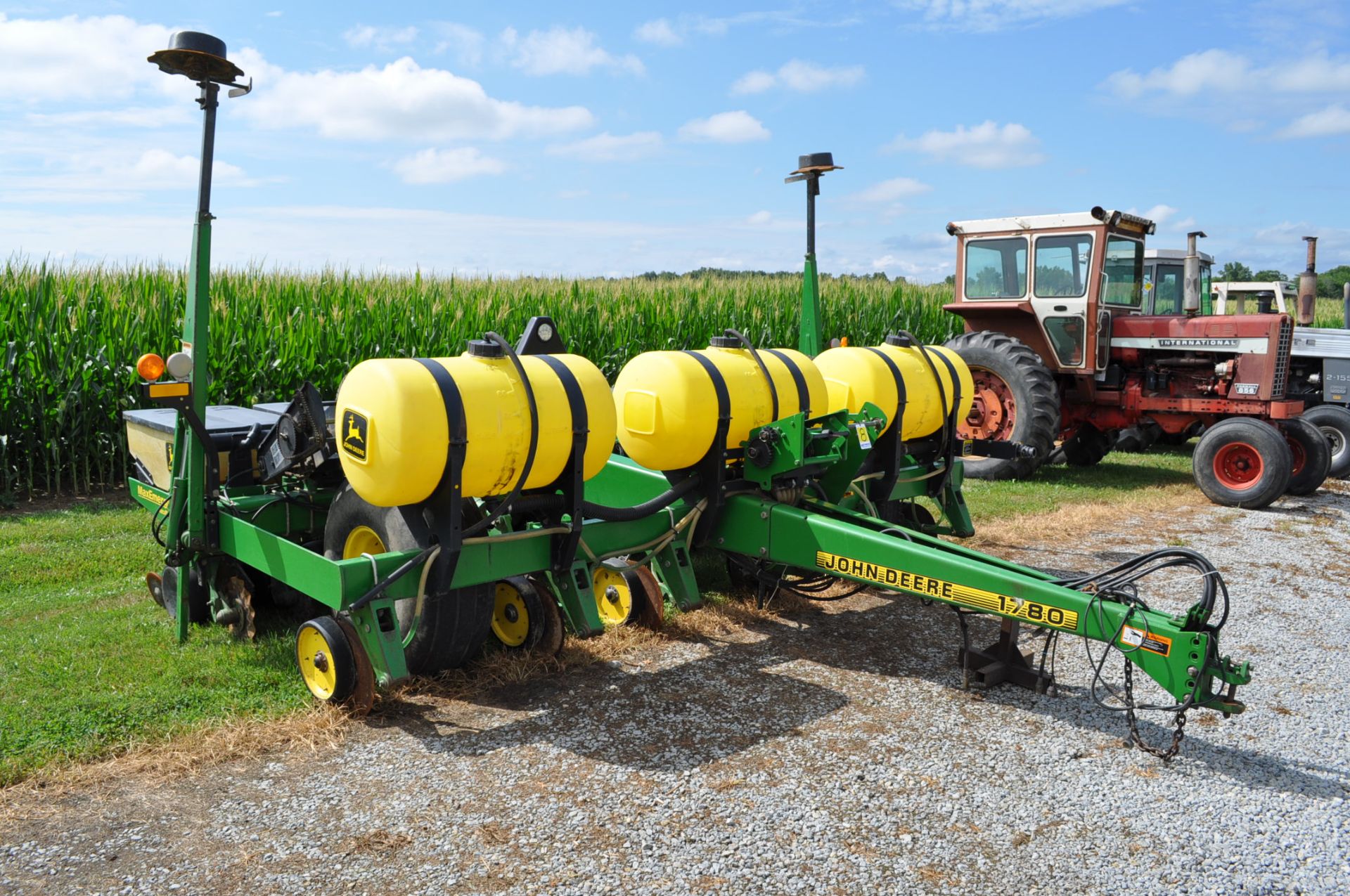 John Deere 1780 6/11 x 15” row splitter planter, 3 bu boxes, (3) 70 gal fertilizer tanks, 2x2