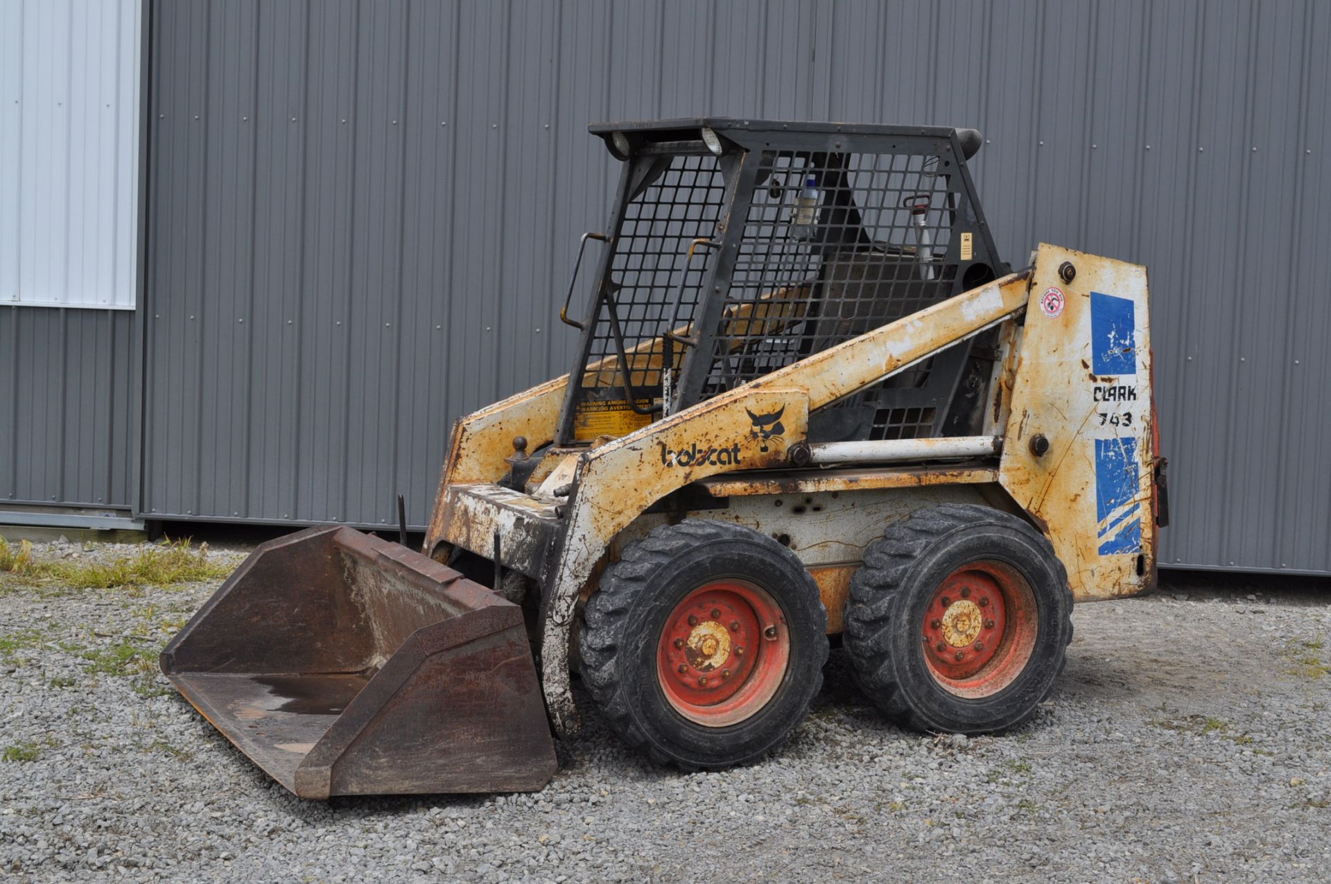 Bobcat / Clark 743 skidloader, 10-16.5 tires, hand & foot controls, hyd couplers, Kubota 4 cyl - Image 20 of 21