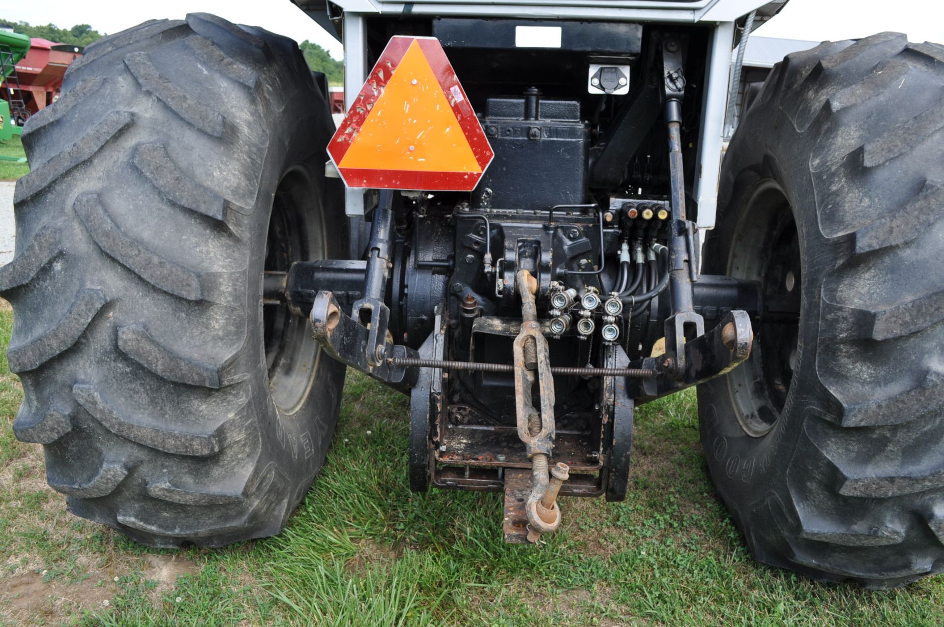 White 2-155 tractor, diesel, 24.5-32 rear, 14L-16.1 front, 3 pt, 3 hyd remotes, 1000 pto, C/H/A, - Image 16 of 31