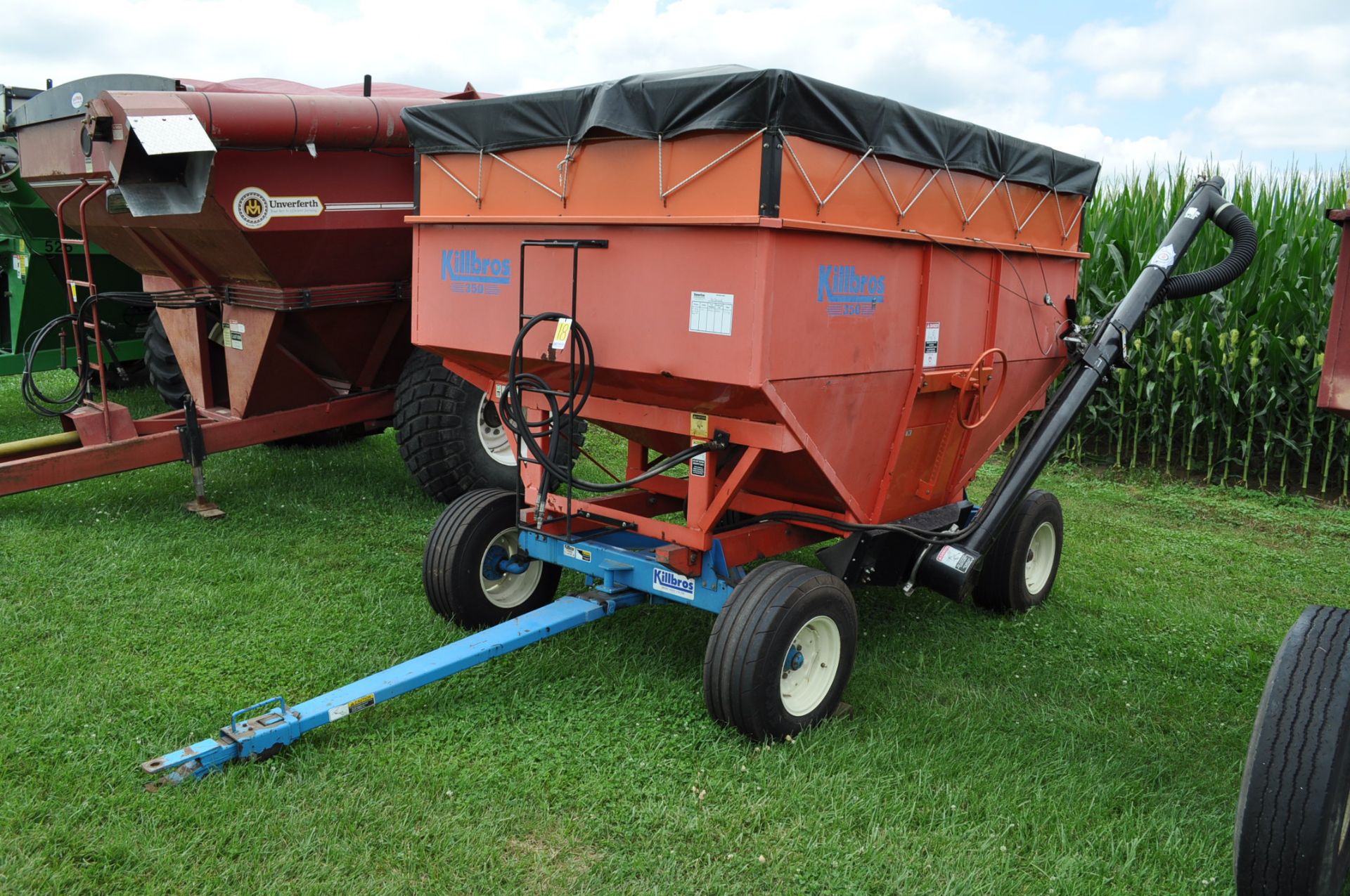 Killbros 350 gravity bed wagon on 10T gear, Unverferth McCurdy hyd seed auger, tarp, Firestone IF - Image 4 of 14