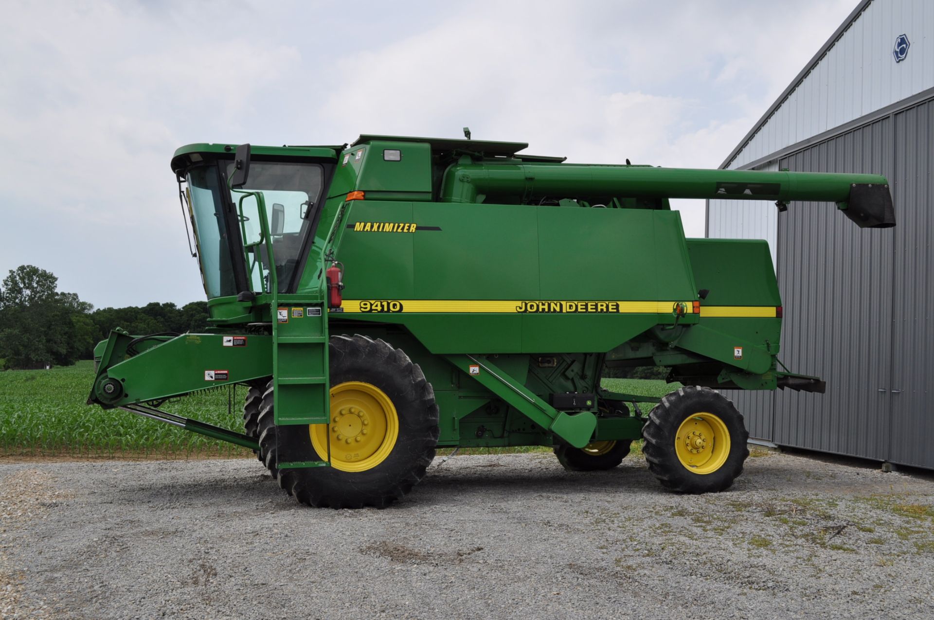 John Deere 9410 Maximizer combine, chopper, 2WD, 24.5-32 drive tires, 14.9-24 rear, 2499 engine - Image 32 of 32