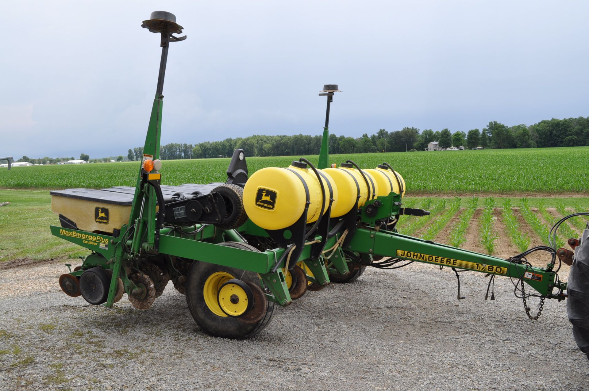 John Deere 1780 6/11 x 15” row splitter planter, 3 bu boxes, (3) 70 gal fertilizer tanks, 2x2 - Image 14 of 14