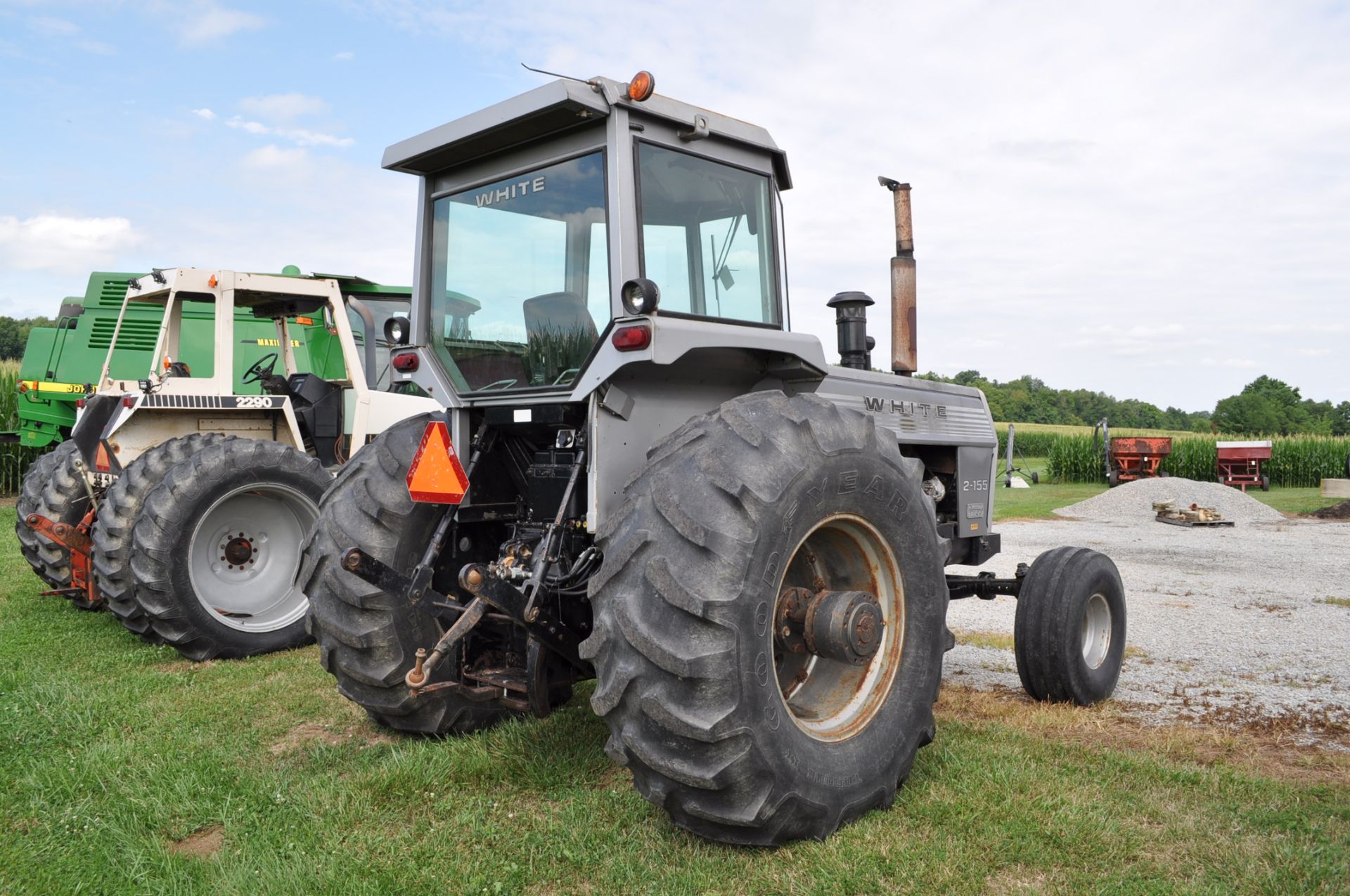 White 2-155 tractor, diesel, 24.5-32 rear, 14L-16.1 front, 3 pt, 3 hyd remotes, 1000 pto, C/H/A, - Image 2 of 31