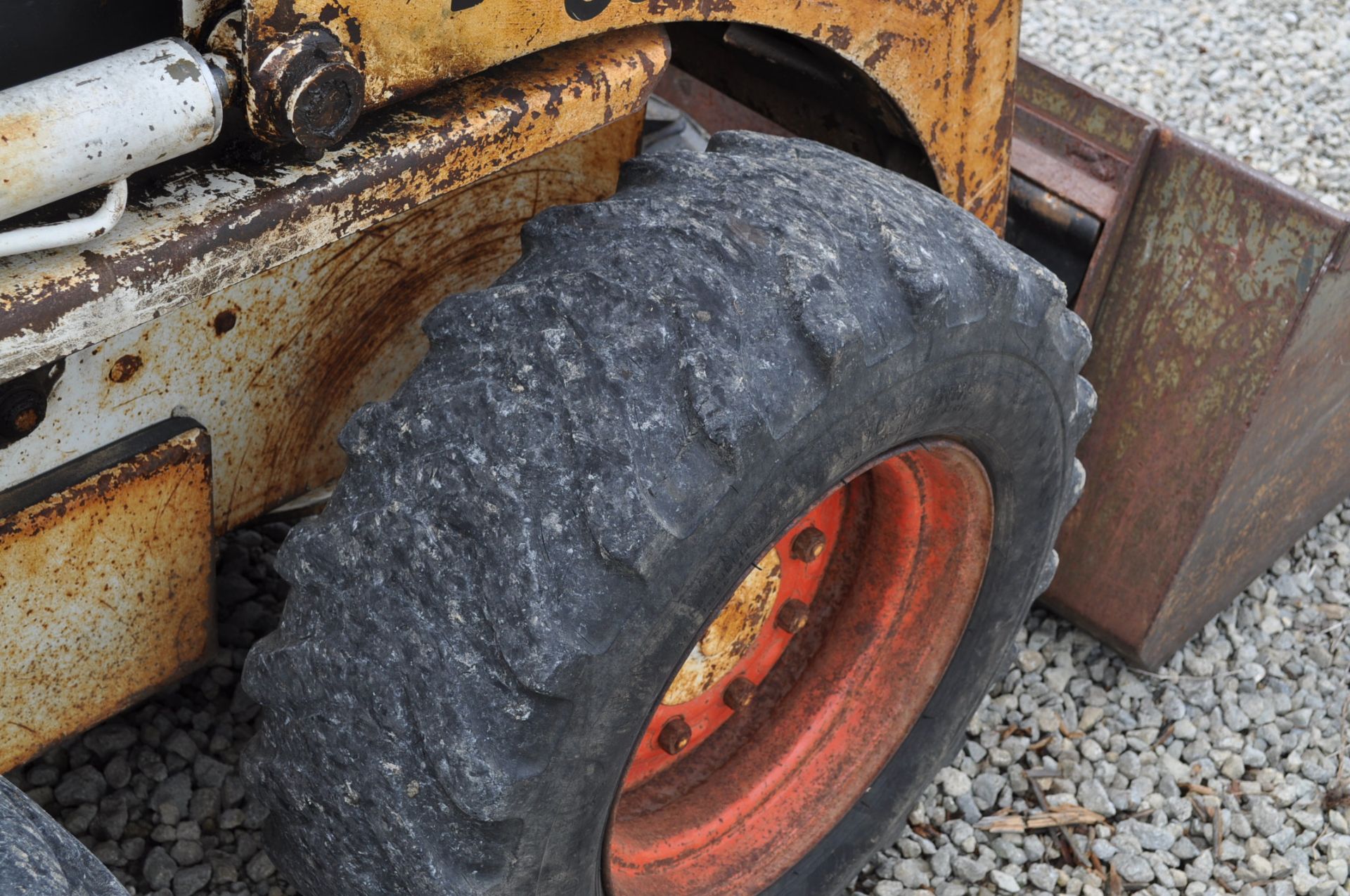 Bobcat / Clark 743 skidloader, 10-16.5 tires, hand & foot controls, hyd couplers, Kubota 4 cyl - Image 8 of 21