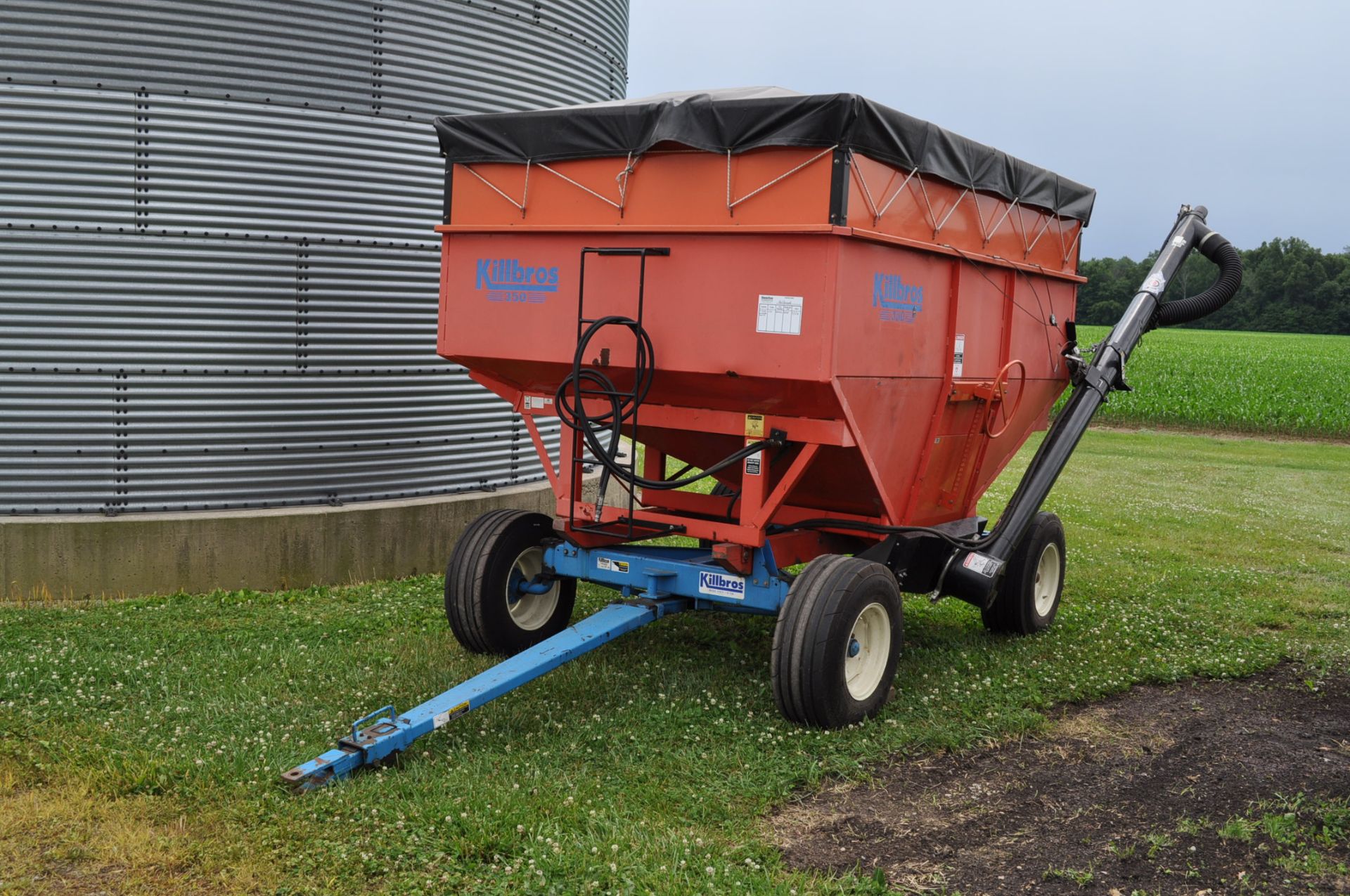 Killbros 350 gravity bed wagon on 10T gear, Unverferth McCurdy hyd seed auger, tarp, Firestone IF - Image 14 of 14