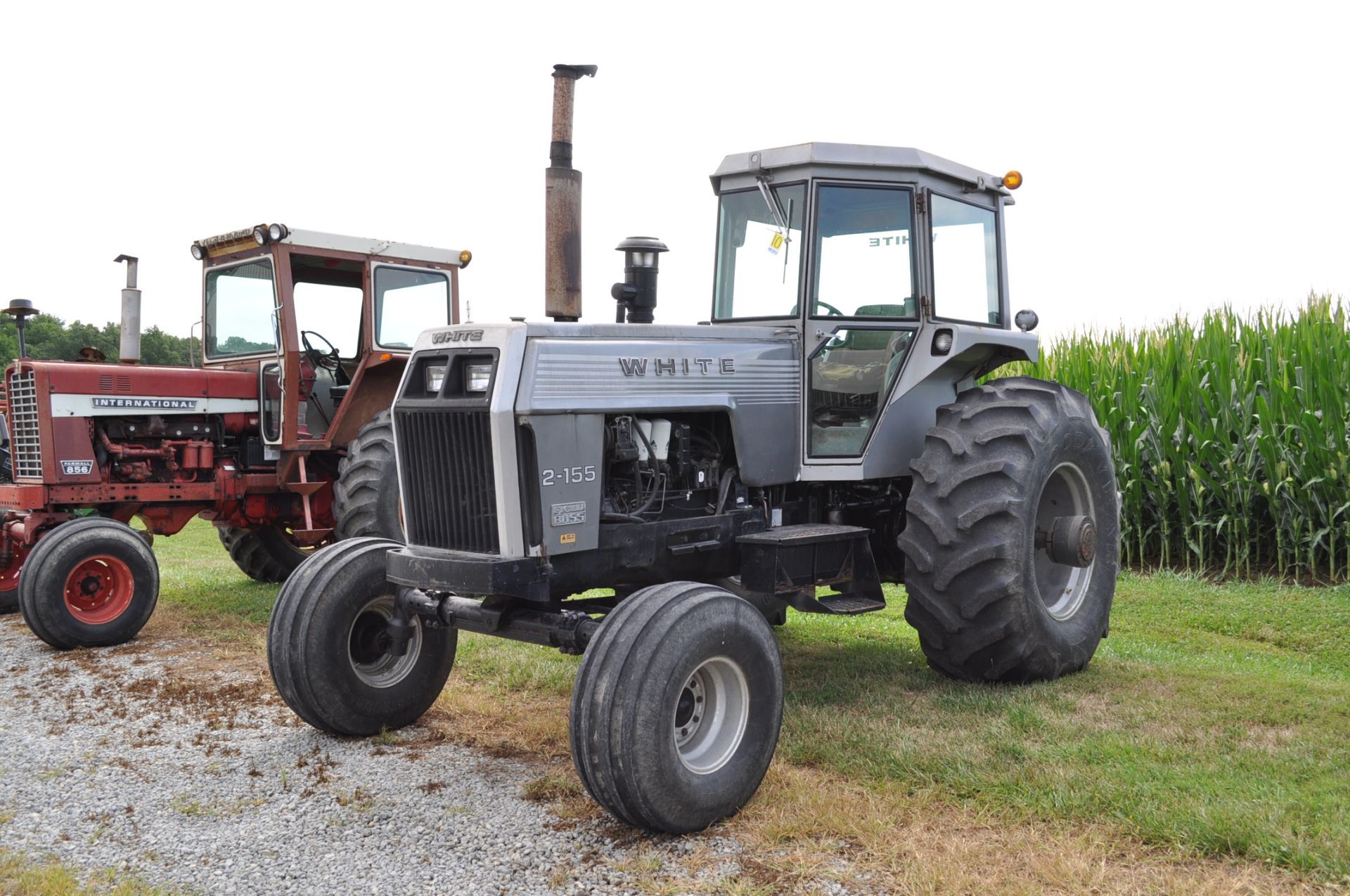 White 2-155 tractor, diesel, 24.5-32 rear, 14L-16.1 front, 3 pt, 3 hyd remotes, 1000 pto, C/H/A, - Image 4 of 31