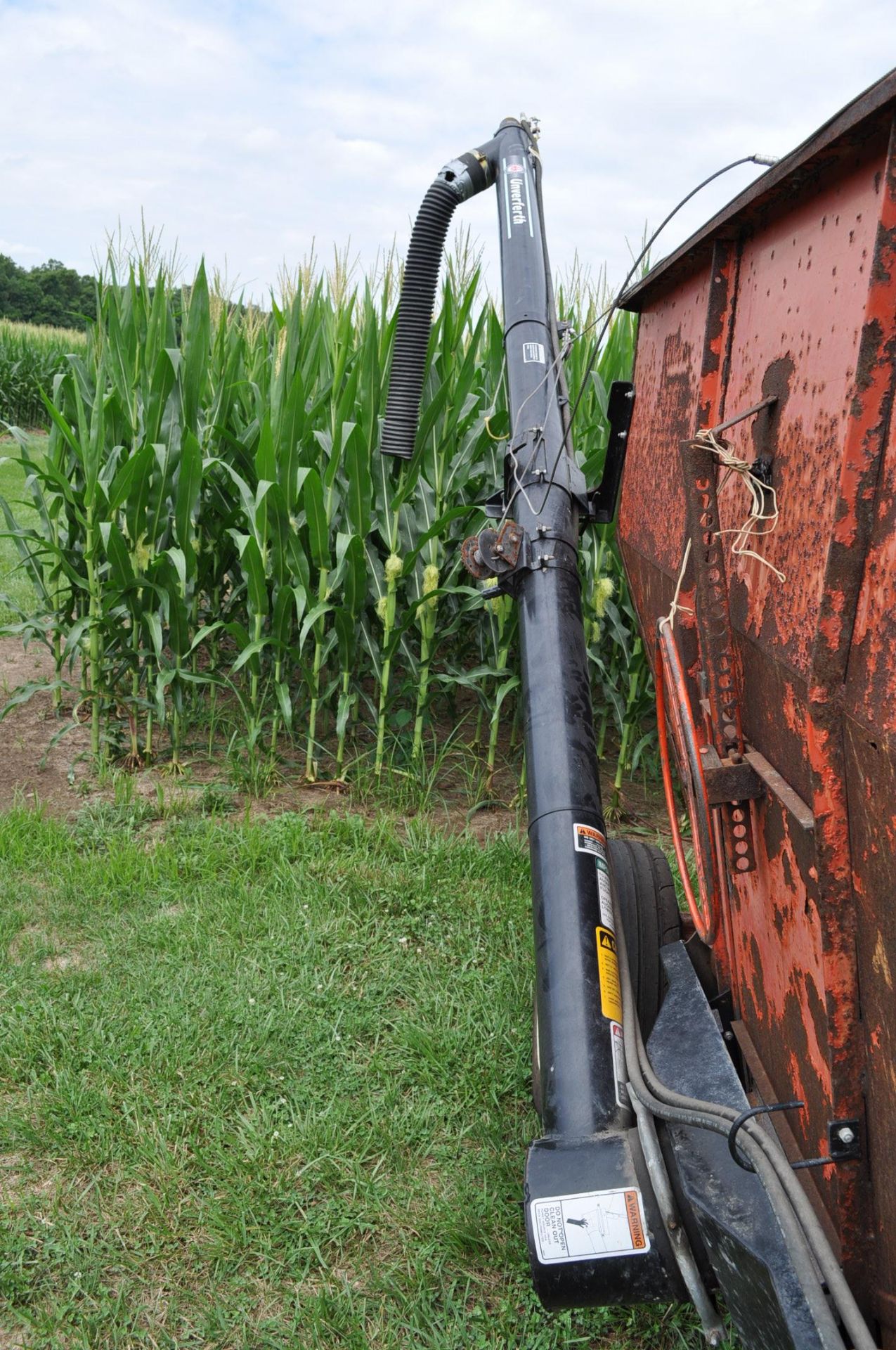 Killbros 200 gravity bed wagon on gear, Unverferth McCurdy hyd brush auger, Allis-Chalmers gear, - Image 10 of 13