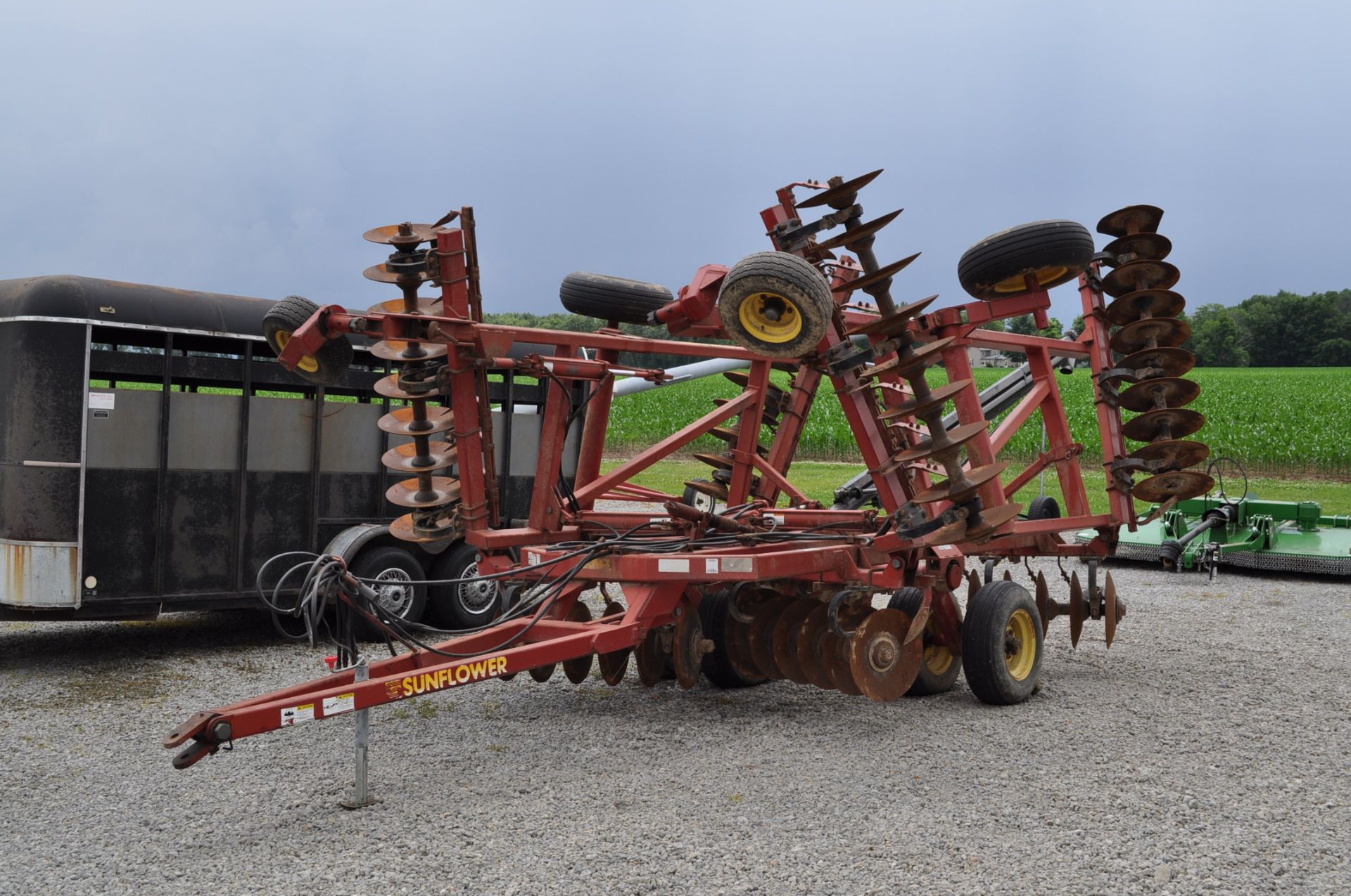 21’ Sunflower 1232 disc, hyd fold, wing wheels, 9” spacing, SN 1295-519 - Image 18 of 23