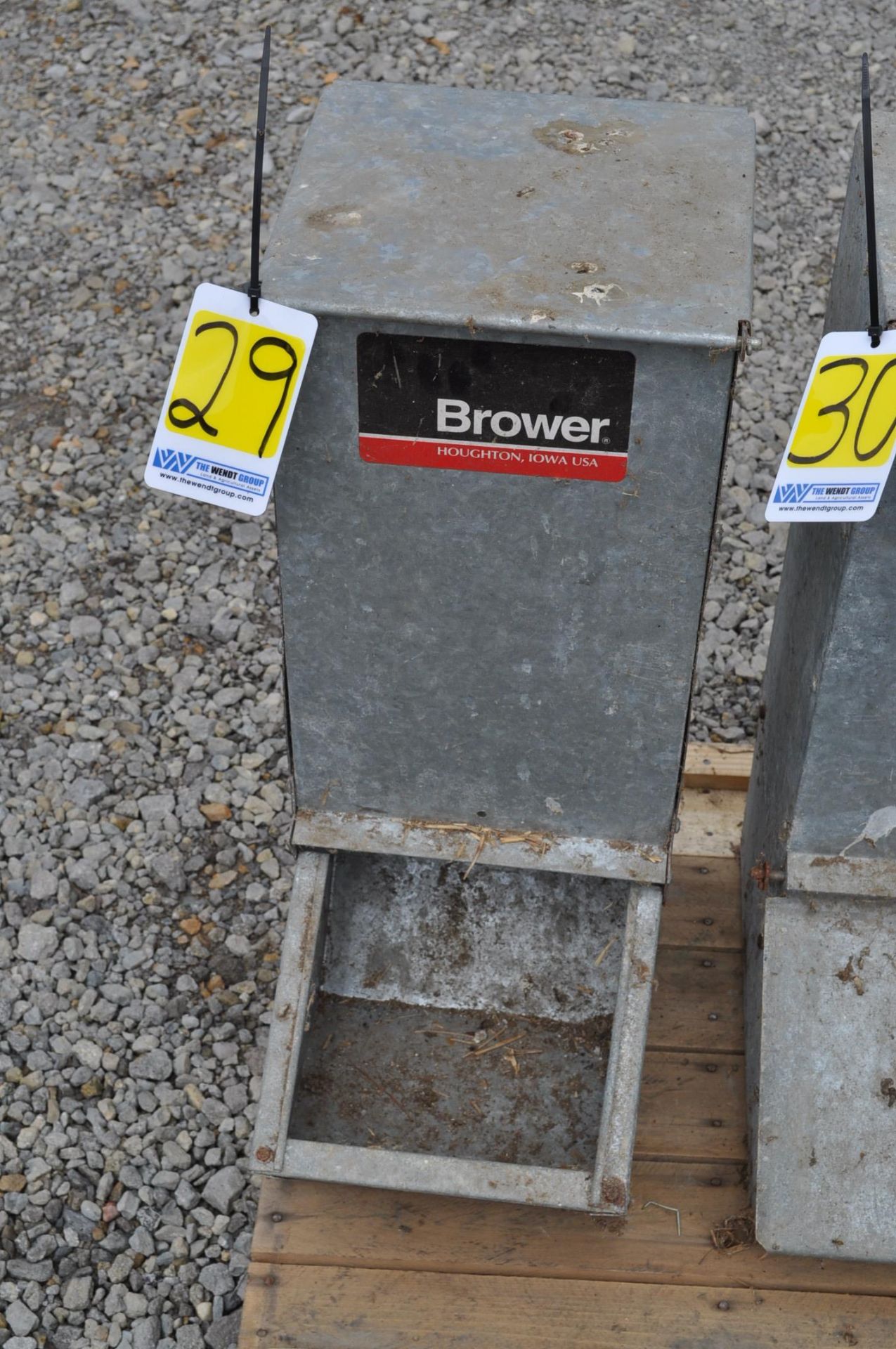 Brower single hole feeder