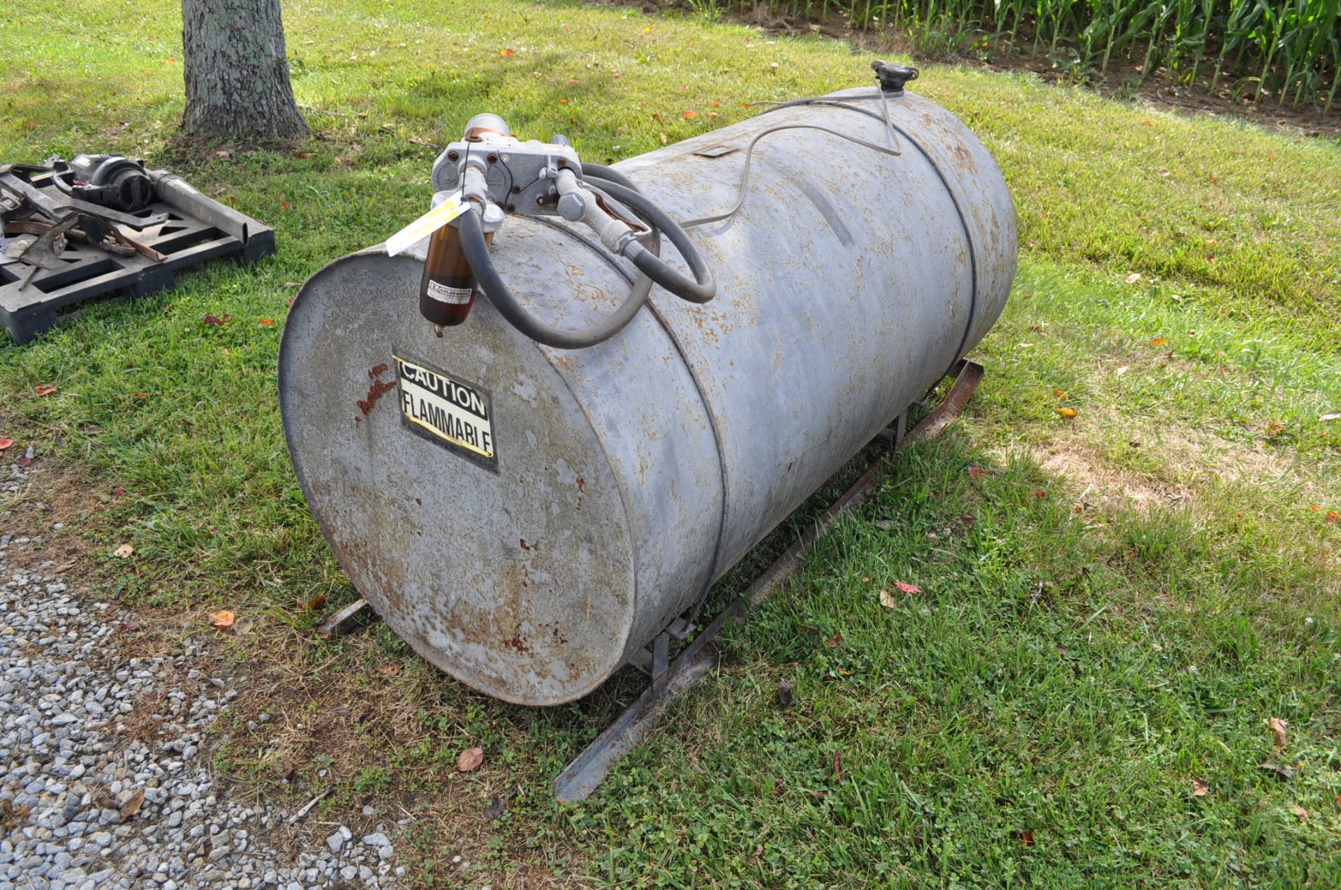 300 gallon fuel tank w/ electric pump - Image 4 of 5