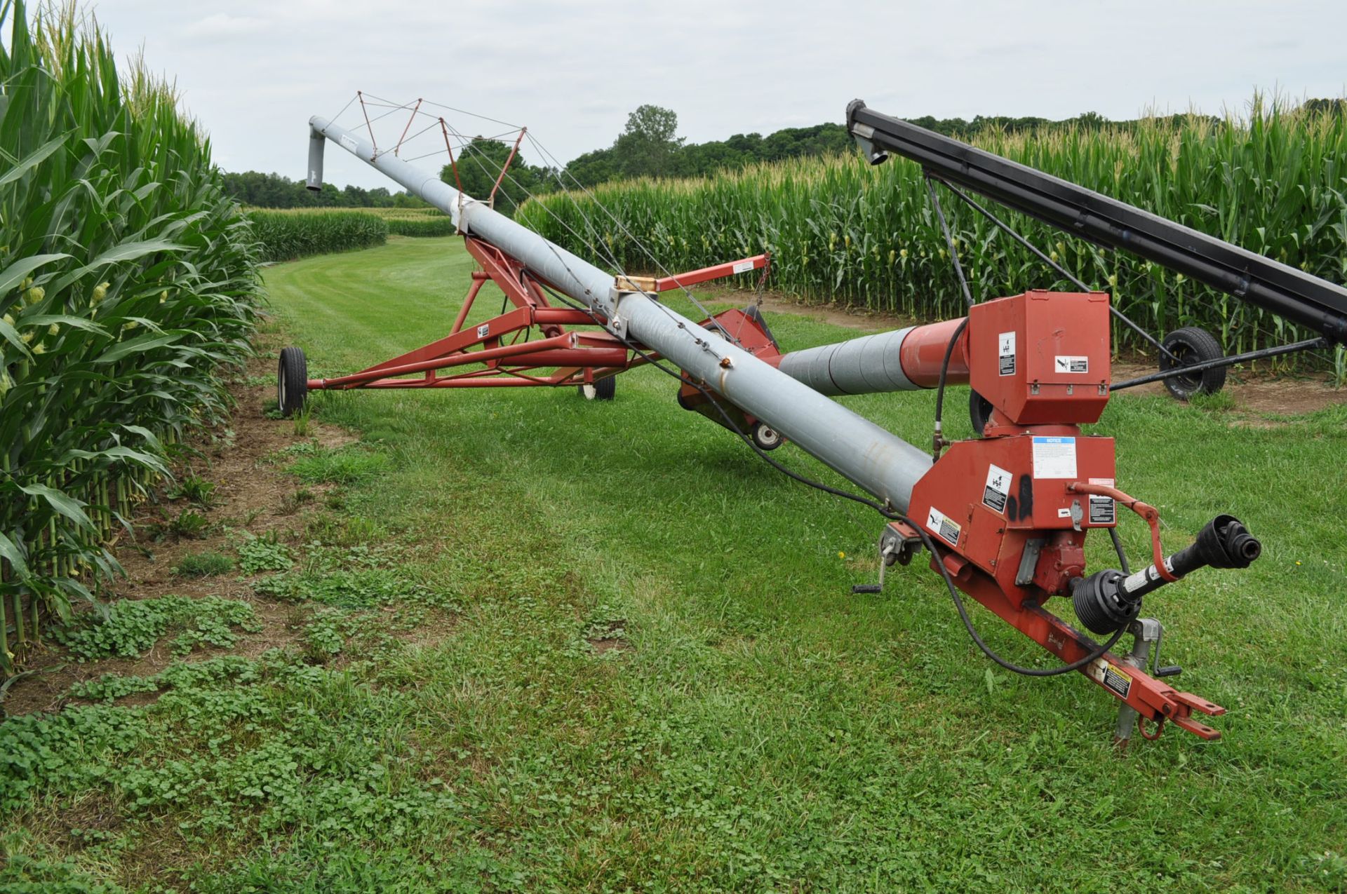 GSI Grain King 8” x 61’ swing-a-way auger, 540 pto, hyd raise - Image 2 of 9