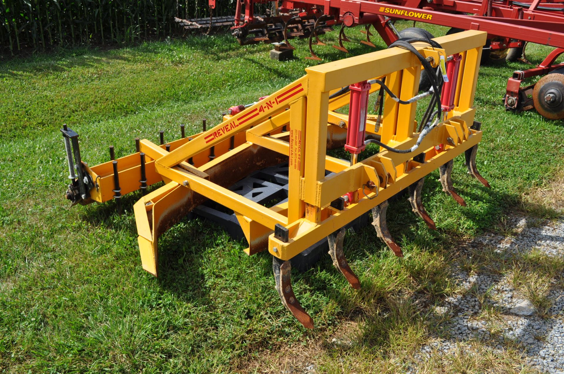 8’ Reveal 4-N-1 Land Leveler, 3 pt, hyd adjust, lead shanks, hyd adjust rear harrow & roller