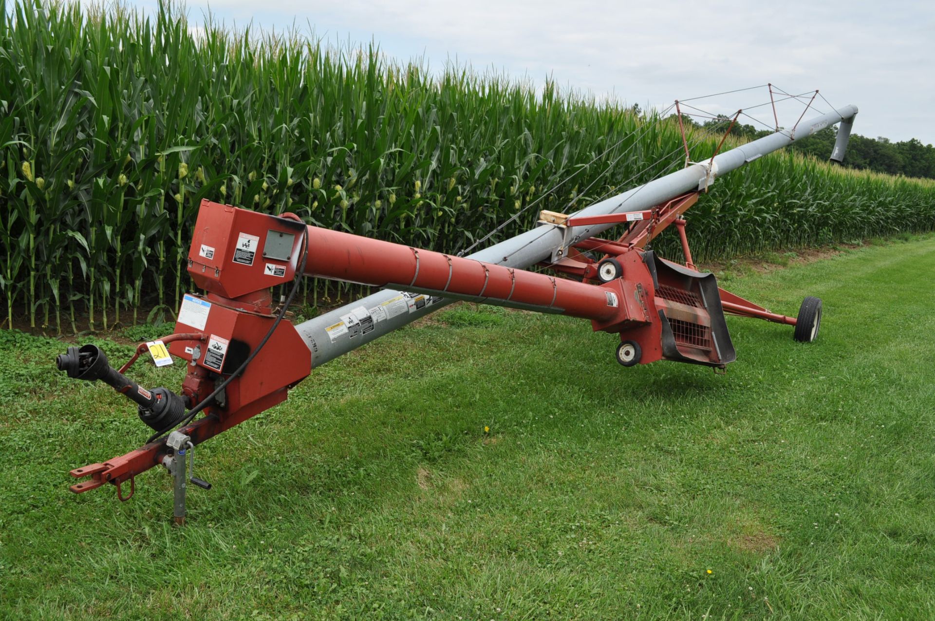 GSI Grain King 8” x 61’ swing-a-way auger, 540 pto, hyd raise