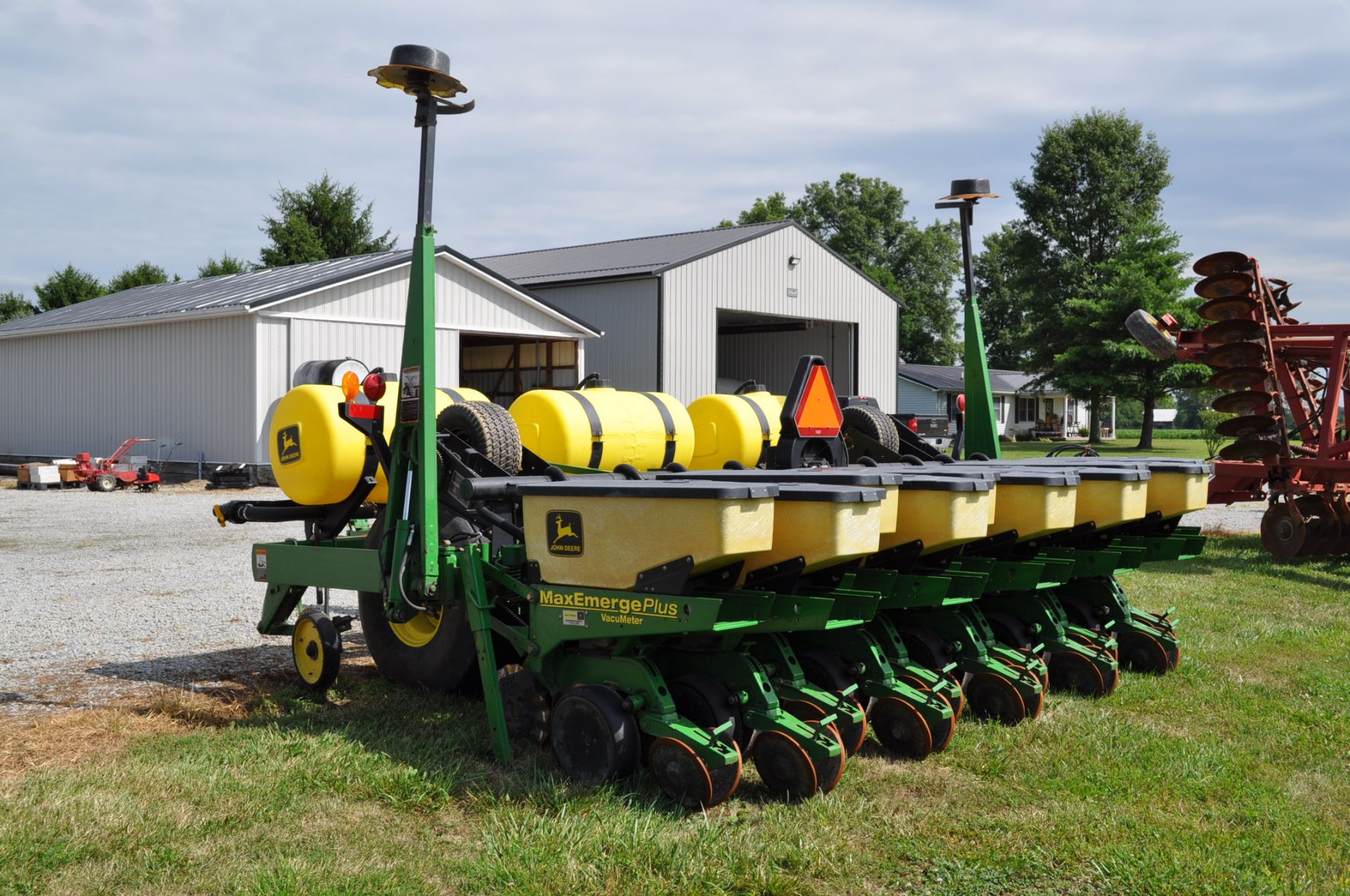 John Deere 1780 6/11 x 15” row splitter planter, 3 bu boxes, (3) 70 gal fertilizer tanks, 2x2 - Image 3 of 14