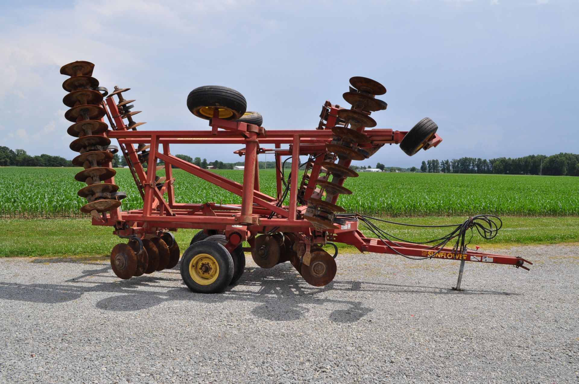 21’ Sunflower 1232 disc, hyd fold, wing wheels, 9” spacing, SN 1295-519 - Image 22 of 23