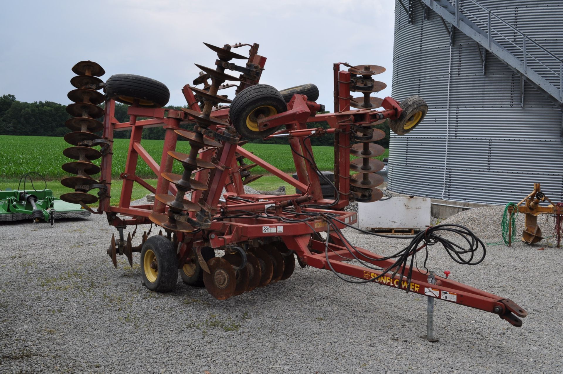 21’ Sunflower 1232 disc, hyd fold, wing wheels, 9” spacing, SN 1295-519 - Image 19 of 23