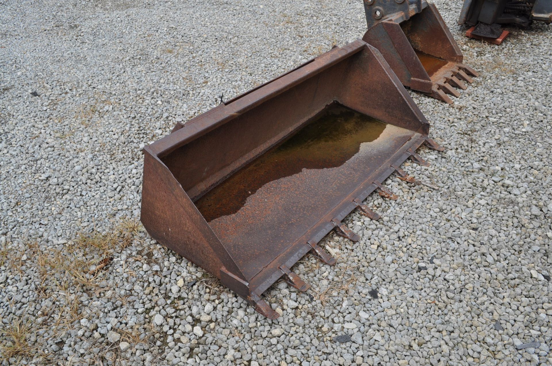 60” tooth bucket for skidloader - Image 3 of 3