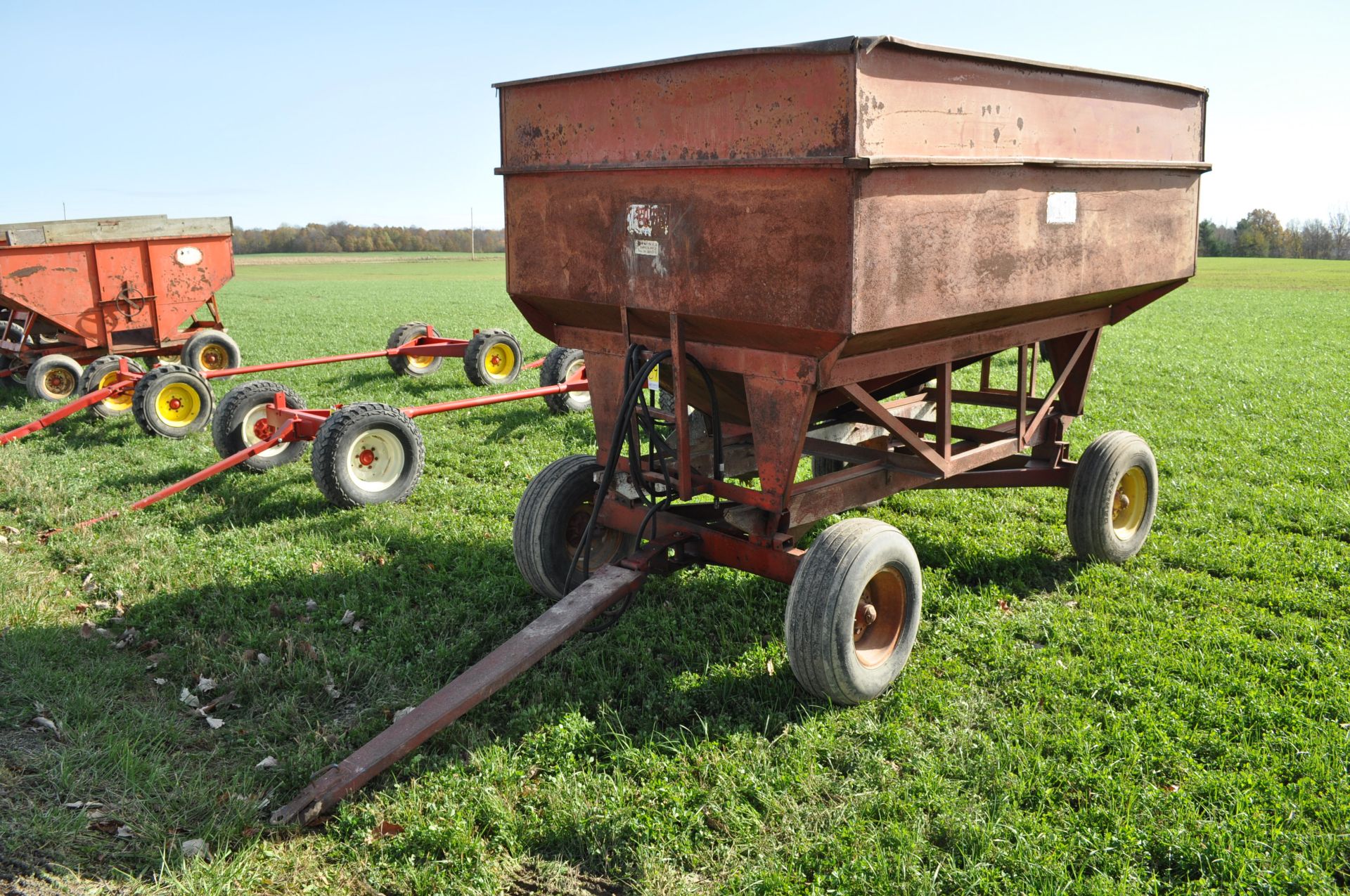 McCurdy 350 gravity wagon on gear, 14’ hydr fertilizer auger, 11L-15 tires