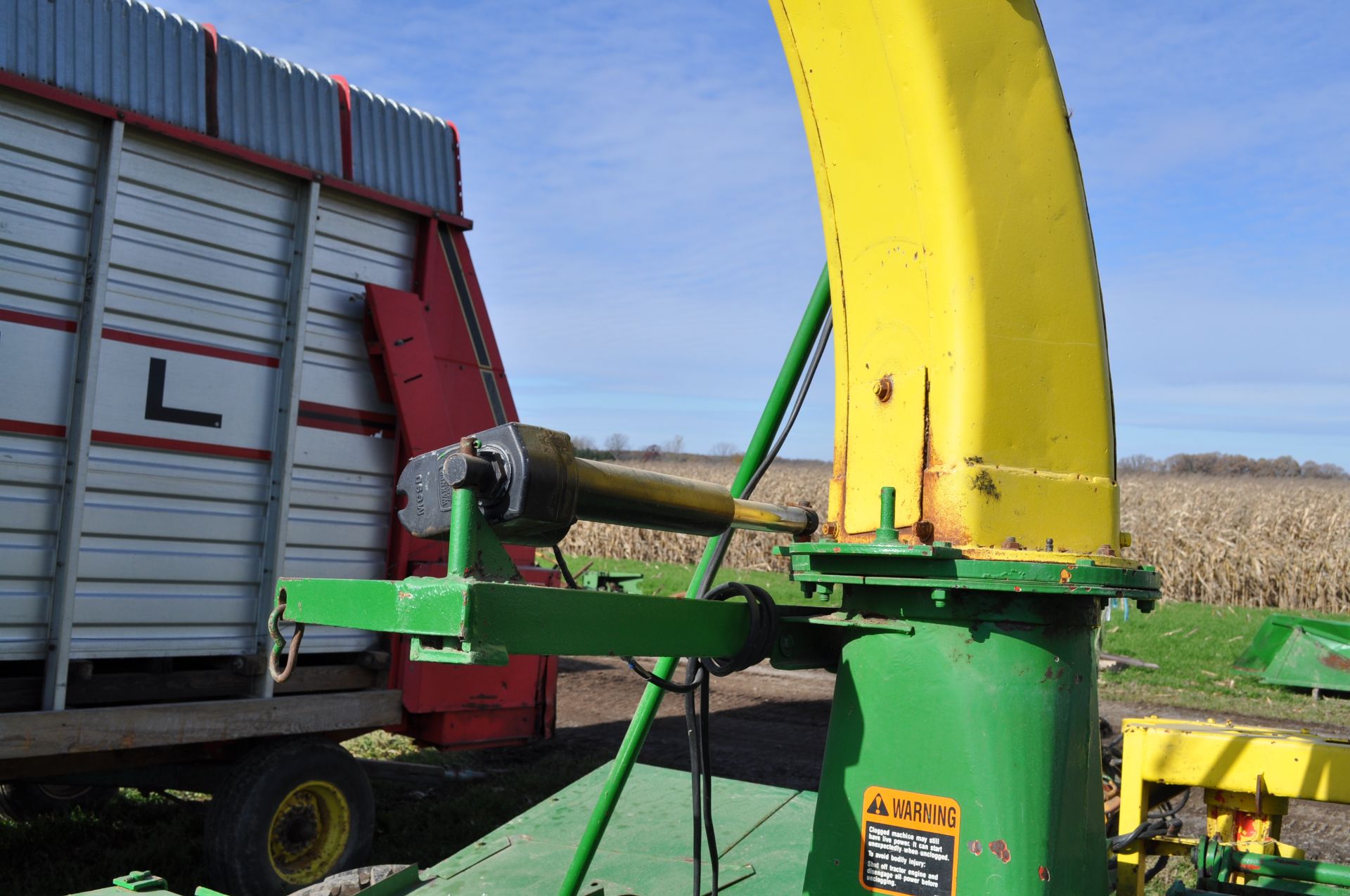 Fox chopper w/ 7234 corn head, 2-row, kernel processor, 9.5-24 tires, hydr swing chute - Image 13 of 15