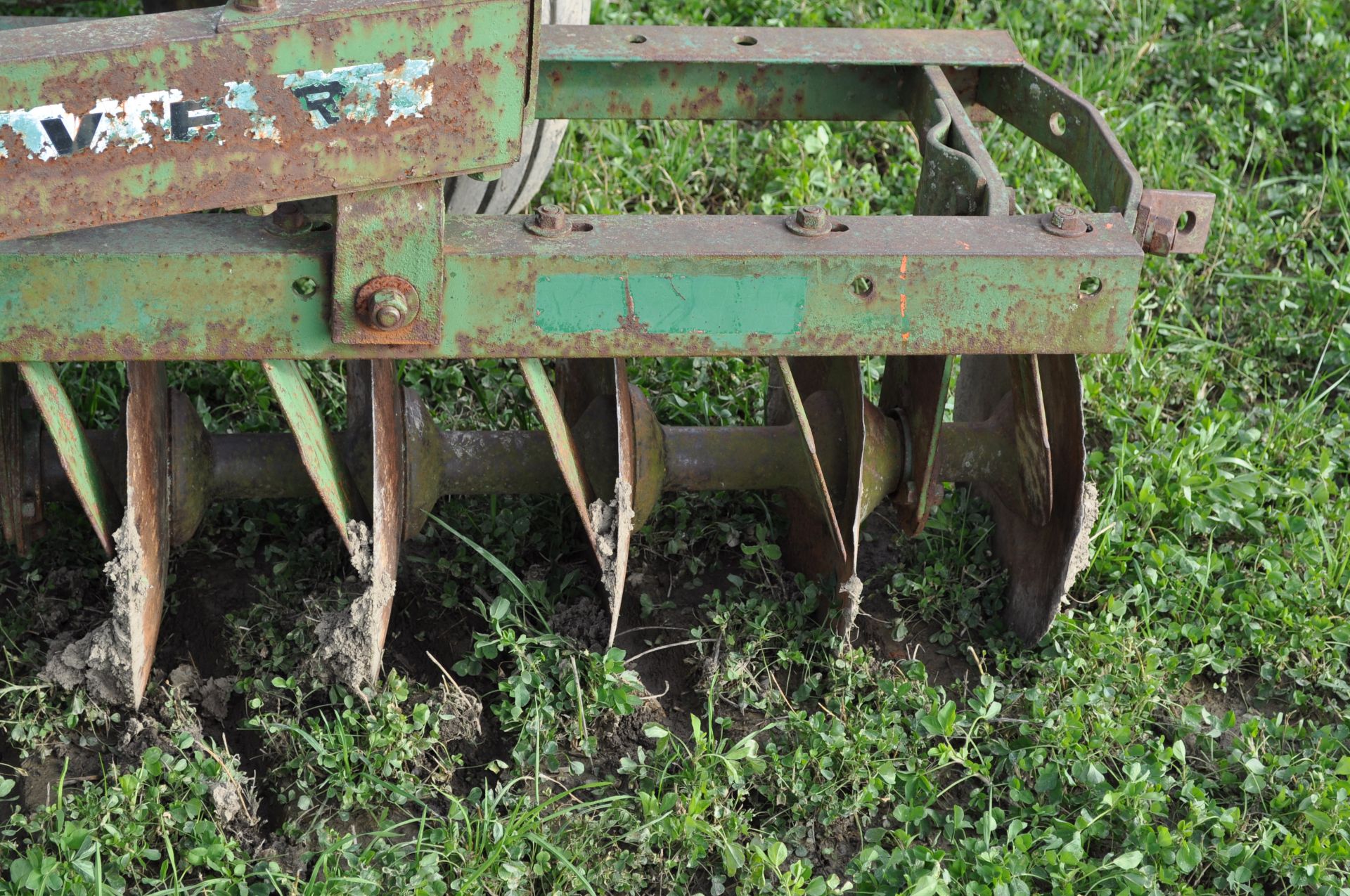 14' Oliver disc, hyd raise, needs work - Image 8 of 16