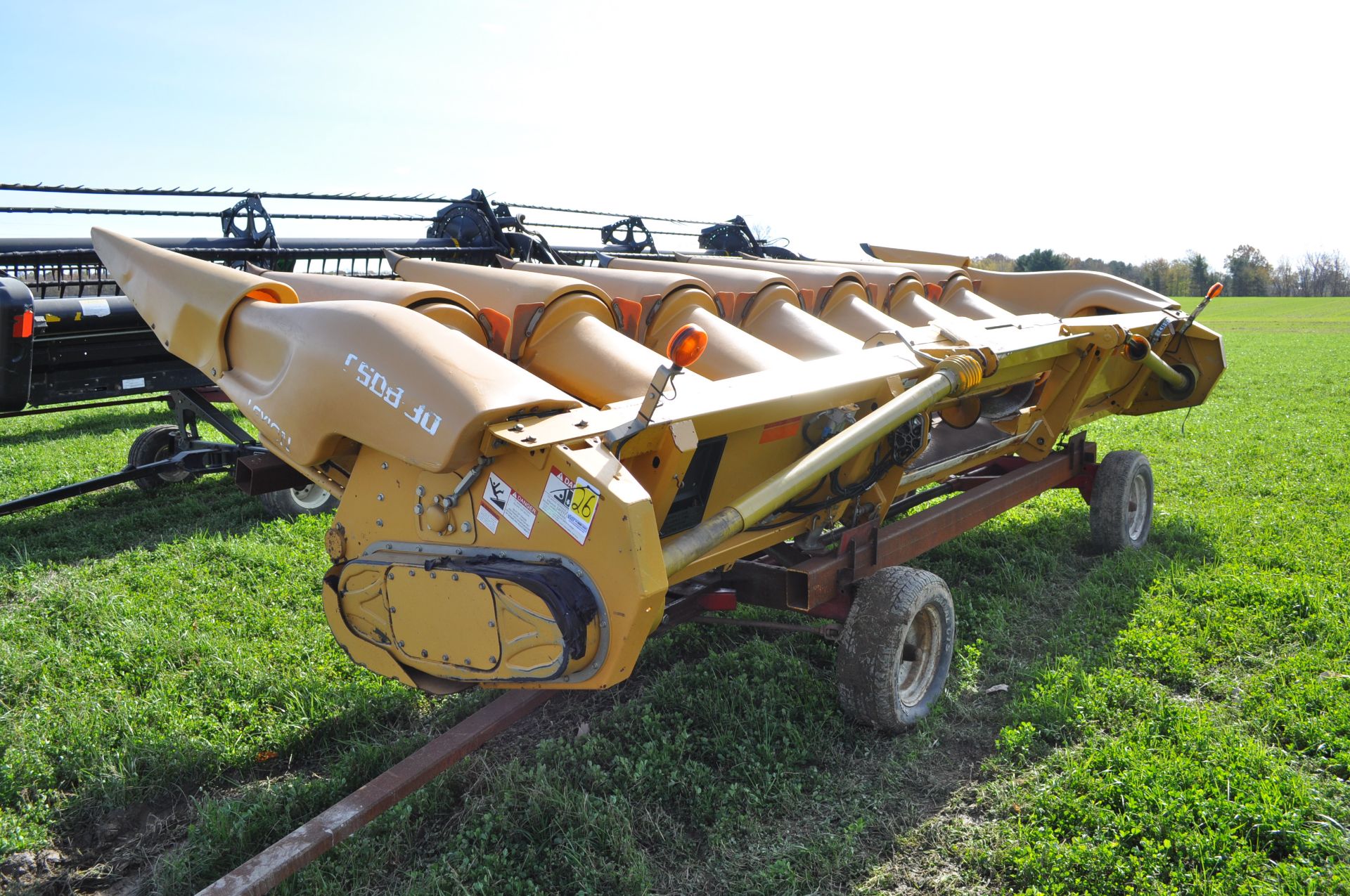 Lexion Model C508 corn head, 30”/8-row, hyd deck plates, poly snouts - Image 4 of 33