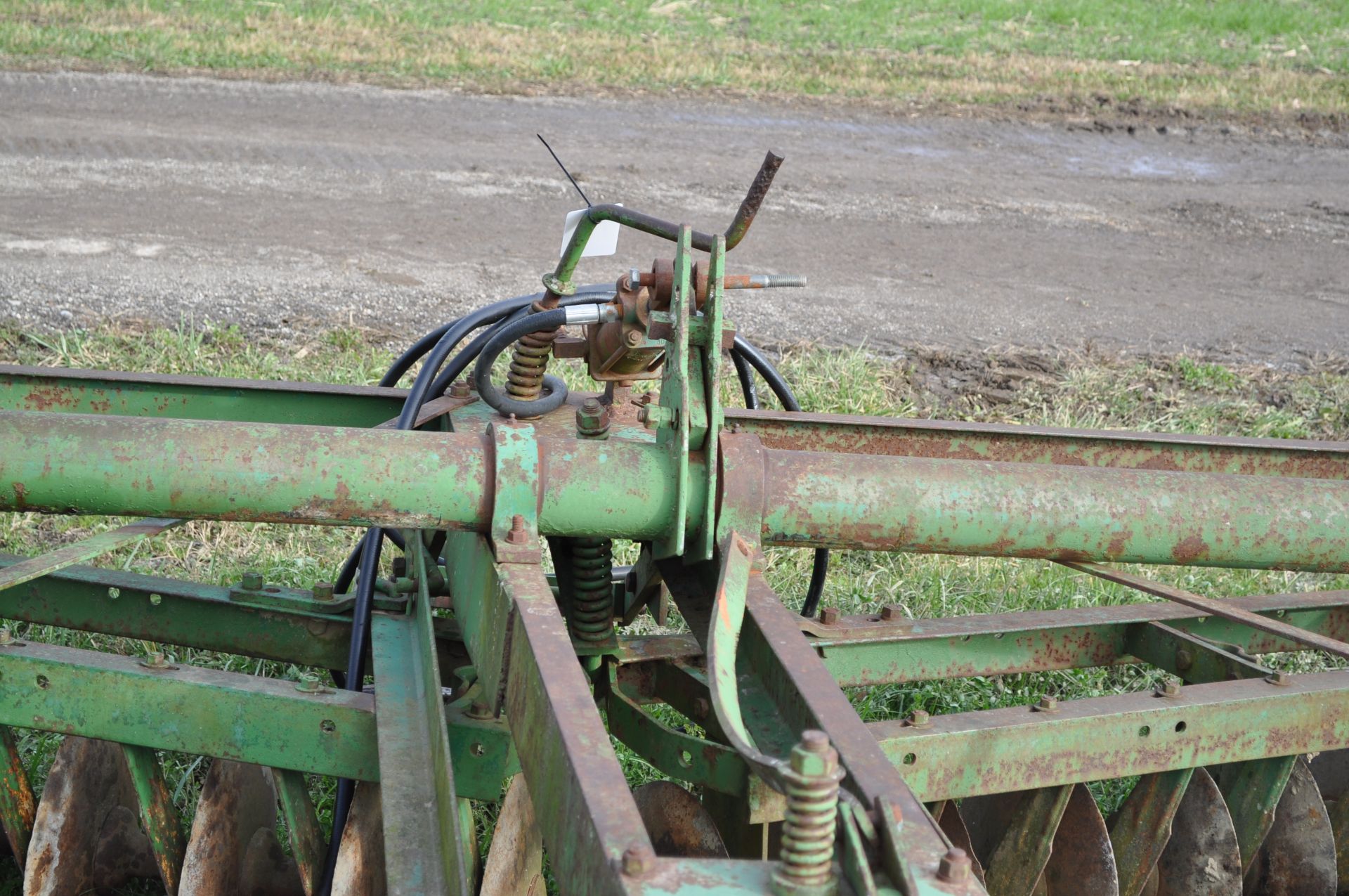 14' Oliver disc, hyd raise, needs work - Image 13 of 16
