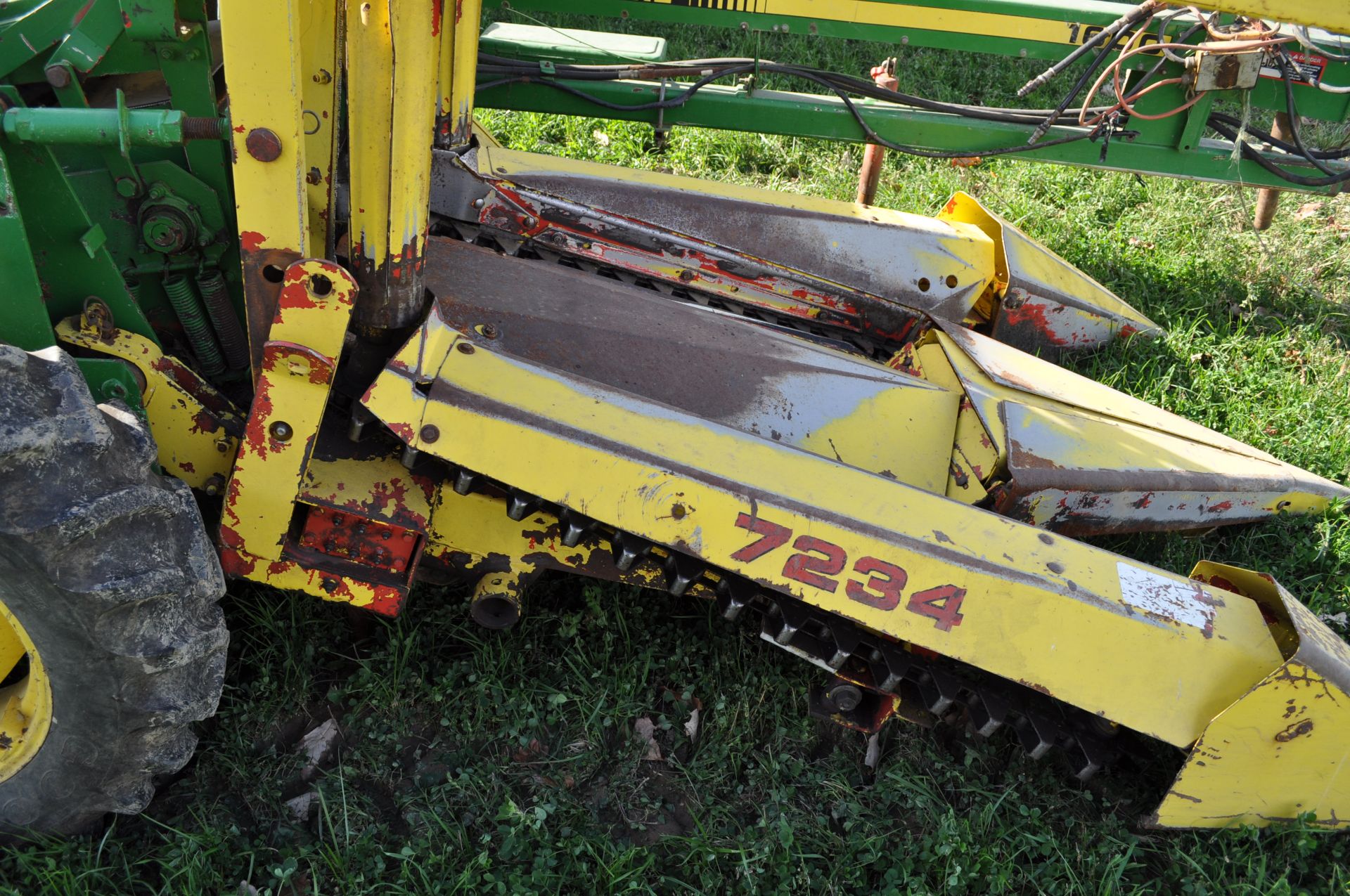 Fox chopper w/ 7234 corn head, 2-row, kernel processor, 9.5-24 tires, hydr swing chute - Image 15 of 15