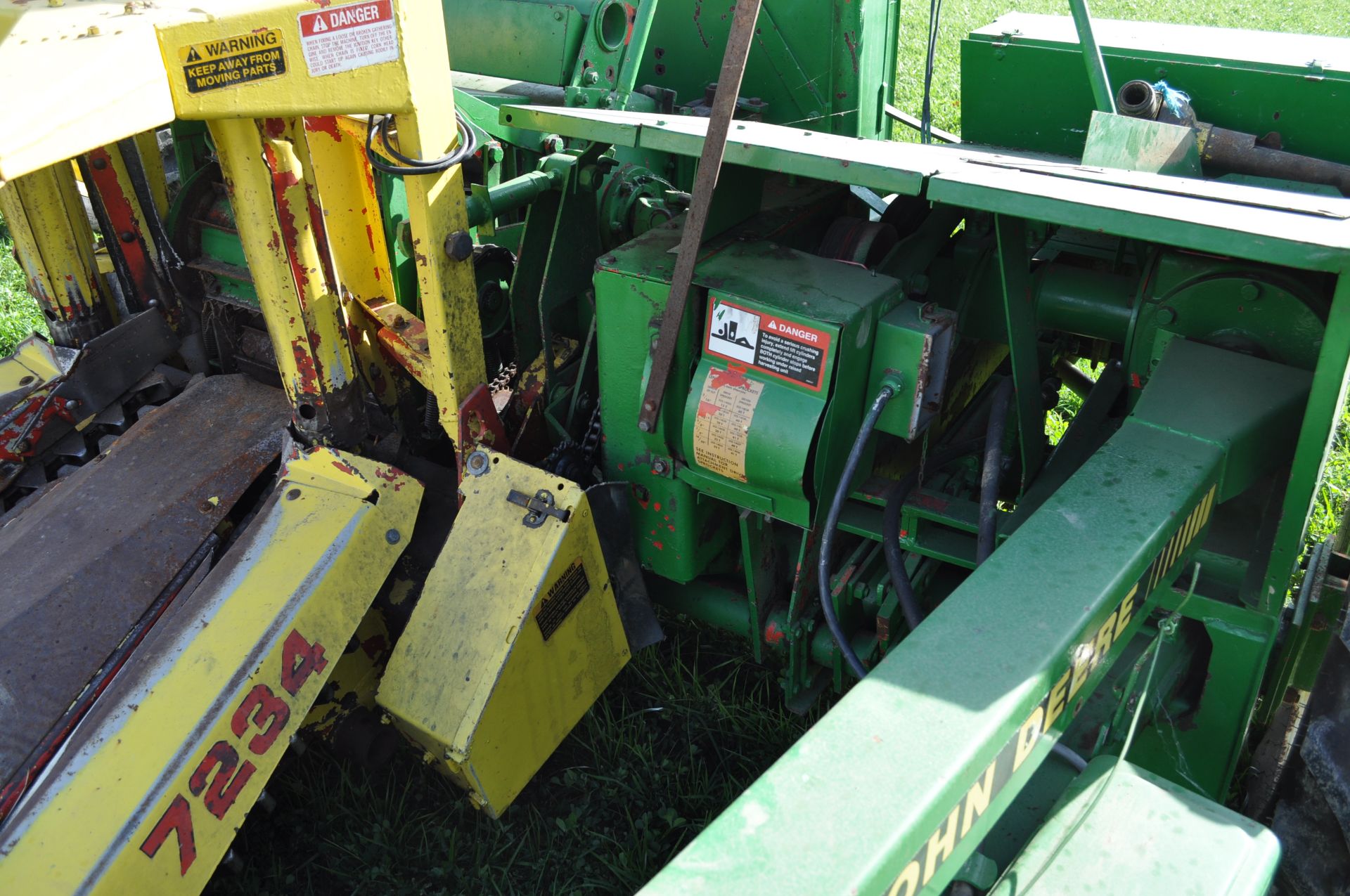 Fox chopper w/ 7234 corn head, 2-row, kernel processor, 9.5-24 tires, hydr swing chute - Image 8 of 15