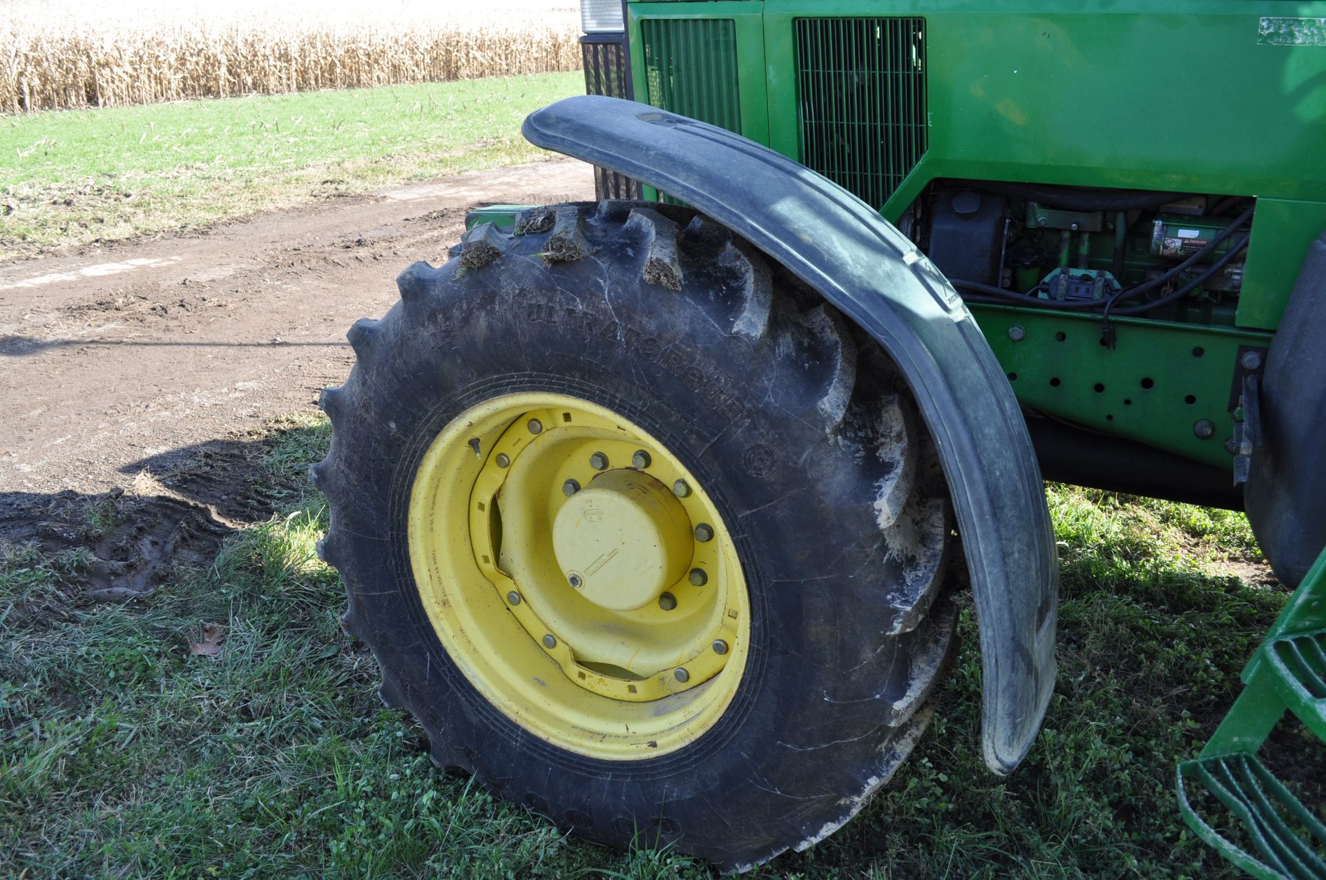 John Deere 7810 tractor, MFWD, 19-speed, power-shift, 3 hydr remotes, 3-pt, 1000 PTO, front weights, - Image 11 of 32