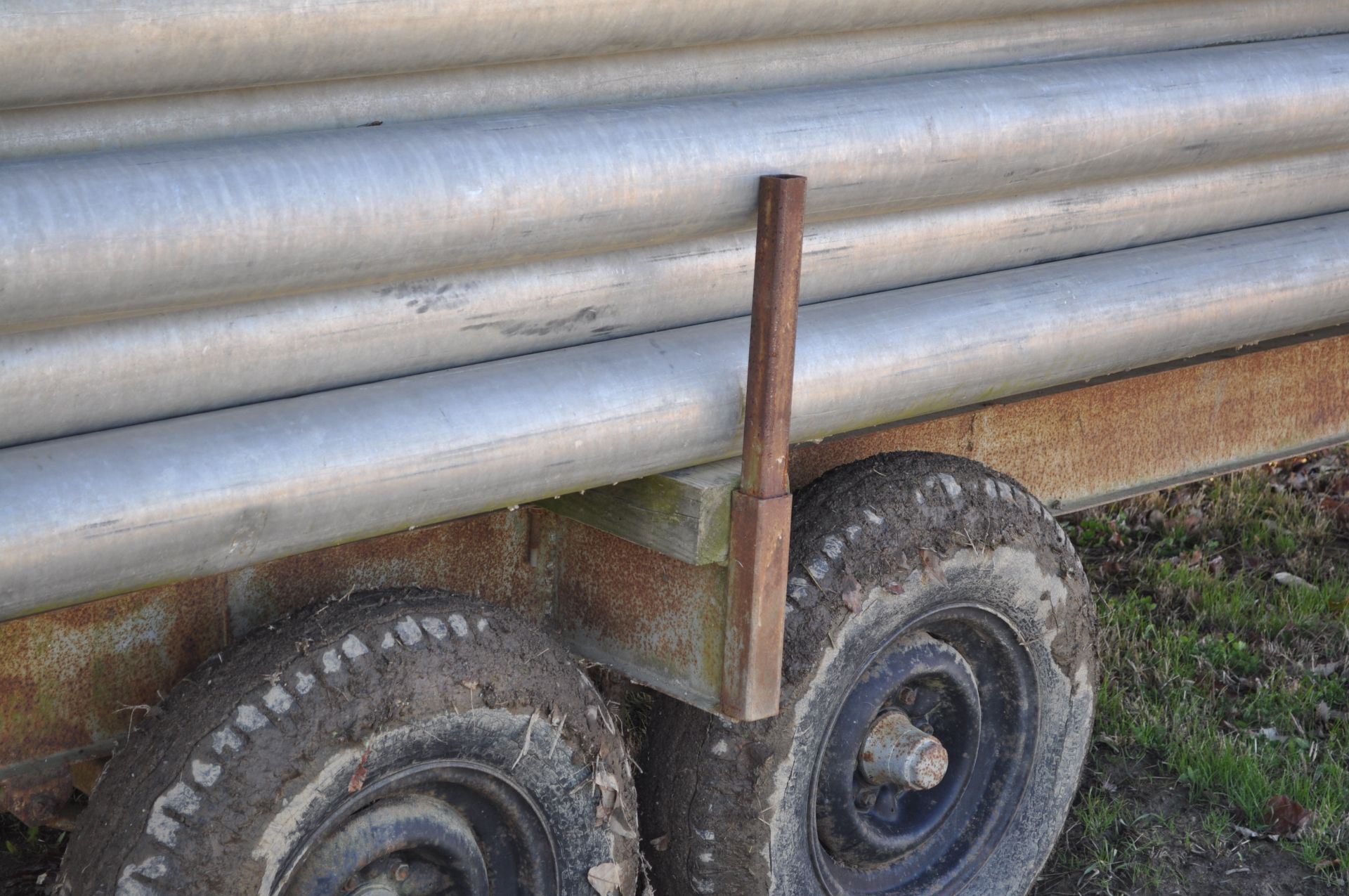 30’ tandem axle irrigation pipe trailer - Image 14 of 15