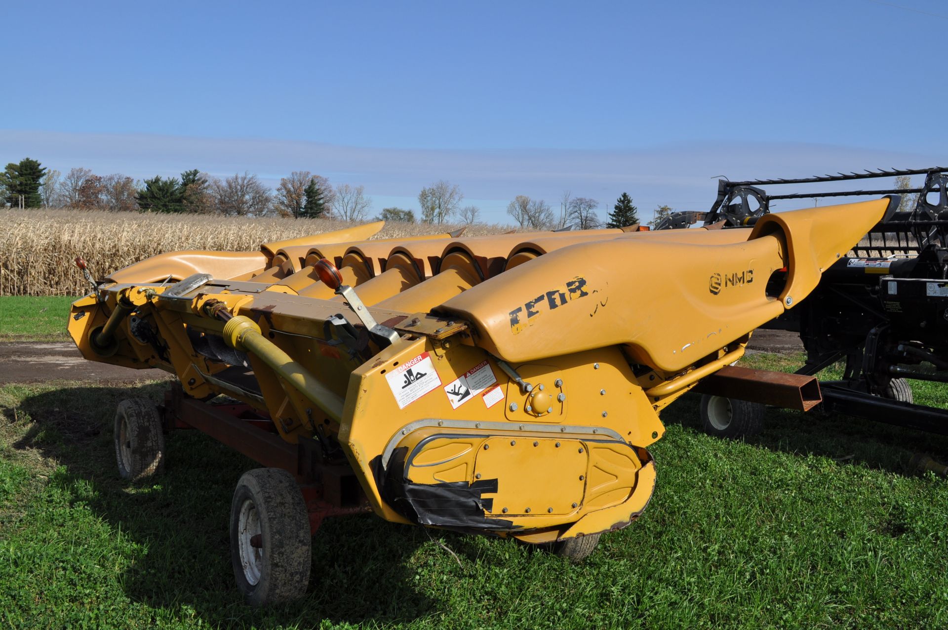 Lexion Model C508 corn head, 30”/8-row, hyd deck plates, poly snouts - Image 3 of 33