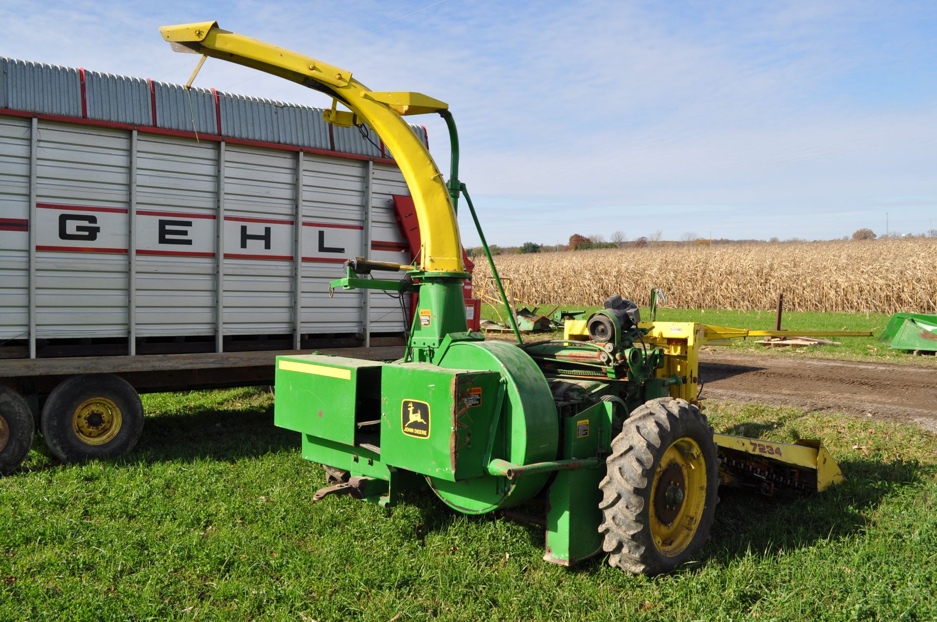 Fox chopper w/ 7234 corn head, 2-row, kernel processor, 9.5-24 tires, hydr swing chute - Image 3 of 15