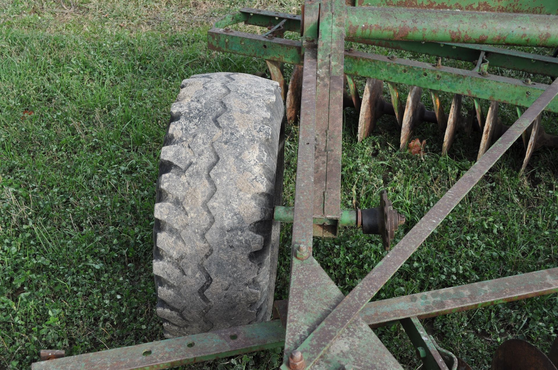 14' Oliver disc, hyd raise, needs work - Image 14 of 16