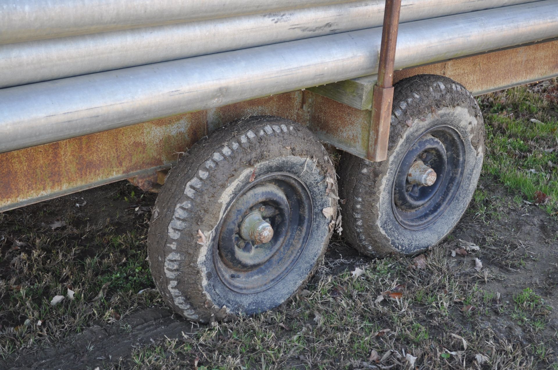 30’ tandem axle irrigation pipe trailer - Image 12 of 15