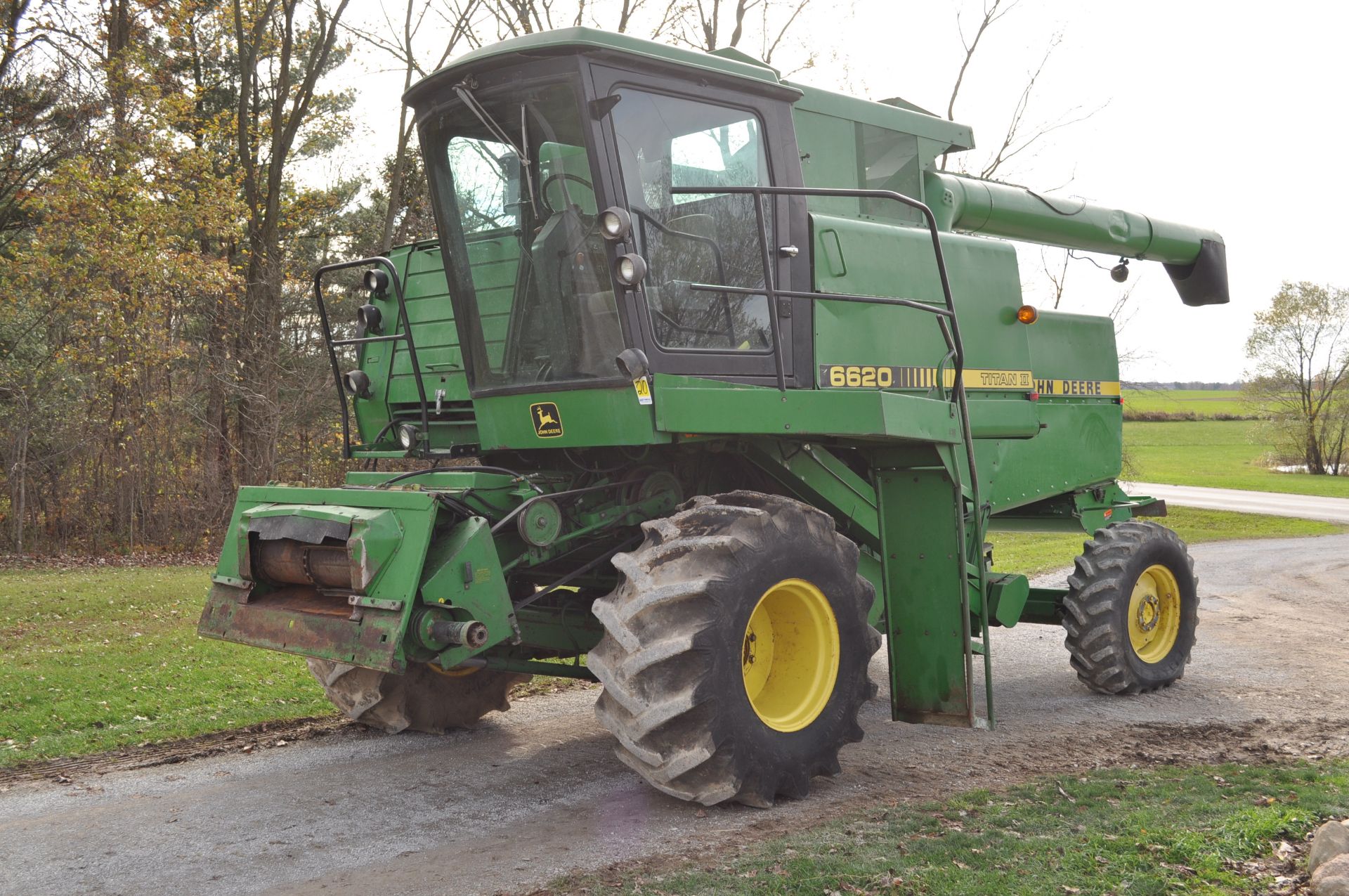 John Deere 6620 combine, Titan II, diesel, 4WD, hydrostatic, newer elevator chain, 30 A on straw