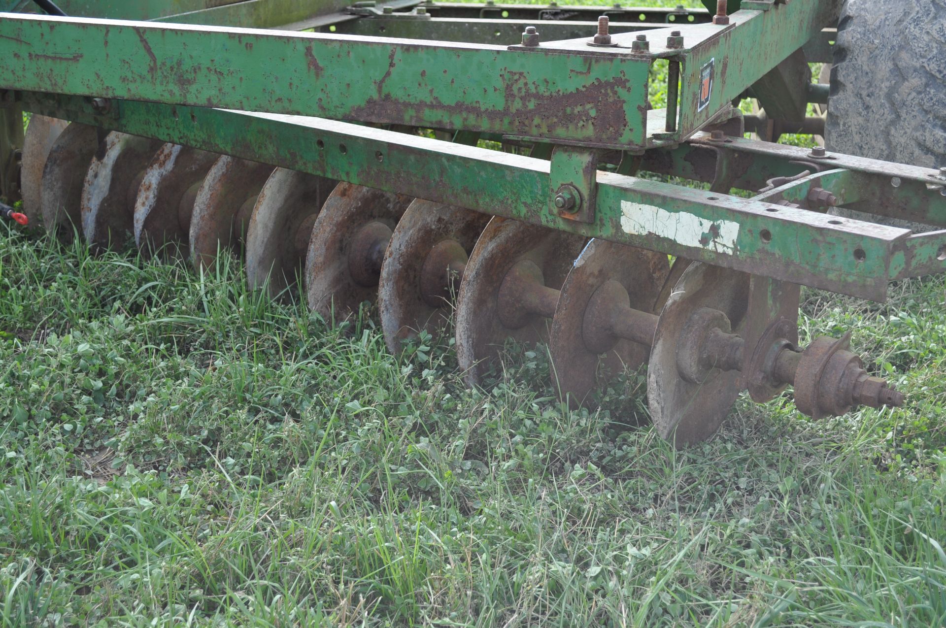 14' Oliver disc, hyd raise, needs work - Image 7 of 16