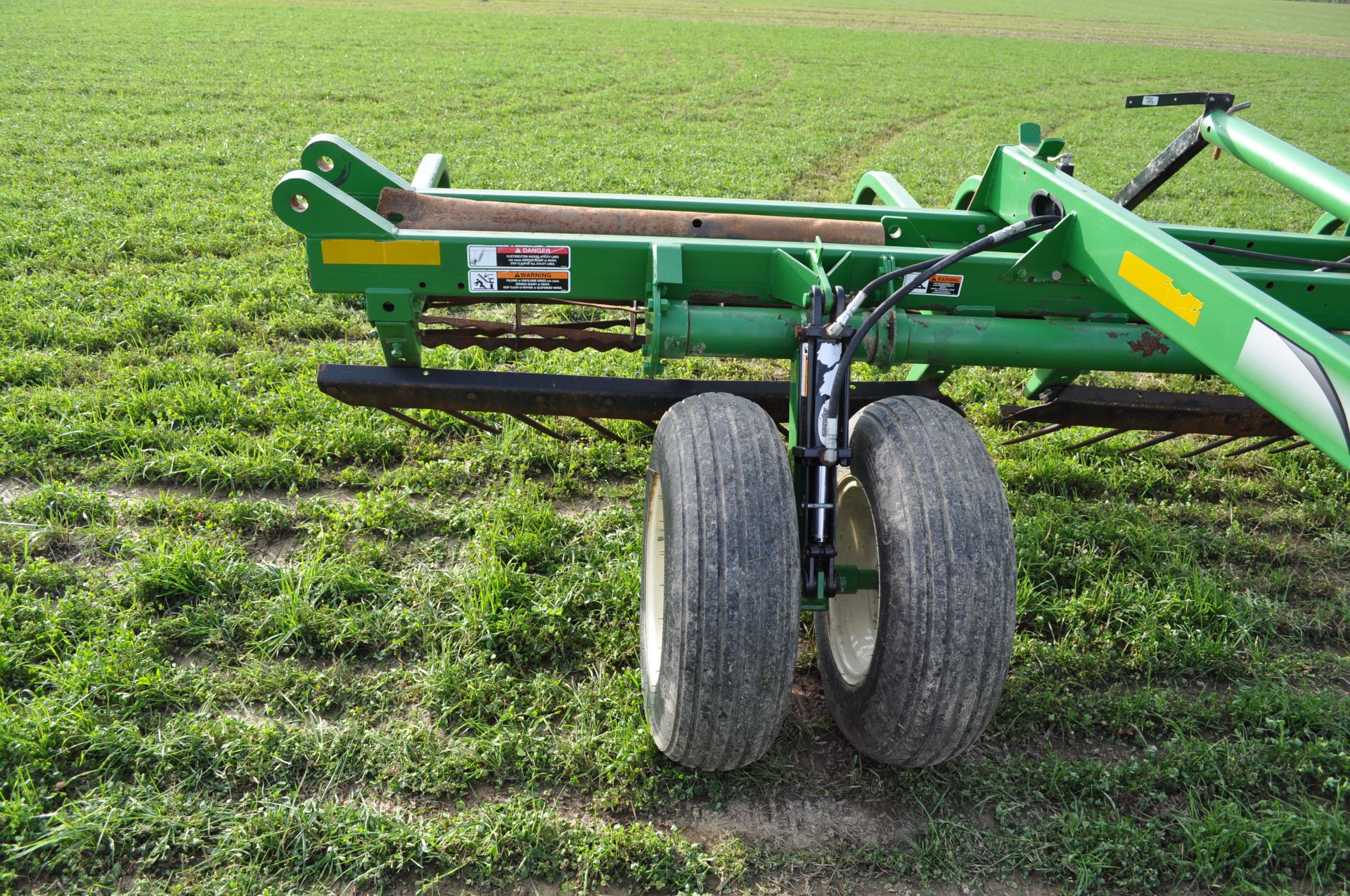 16’ Unverferth 1225 rolling harrow, 9.5L-15SL tires, front leveling harrow w/ double rolling basket, - Image 9 of 16