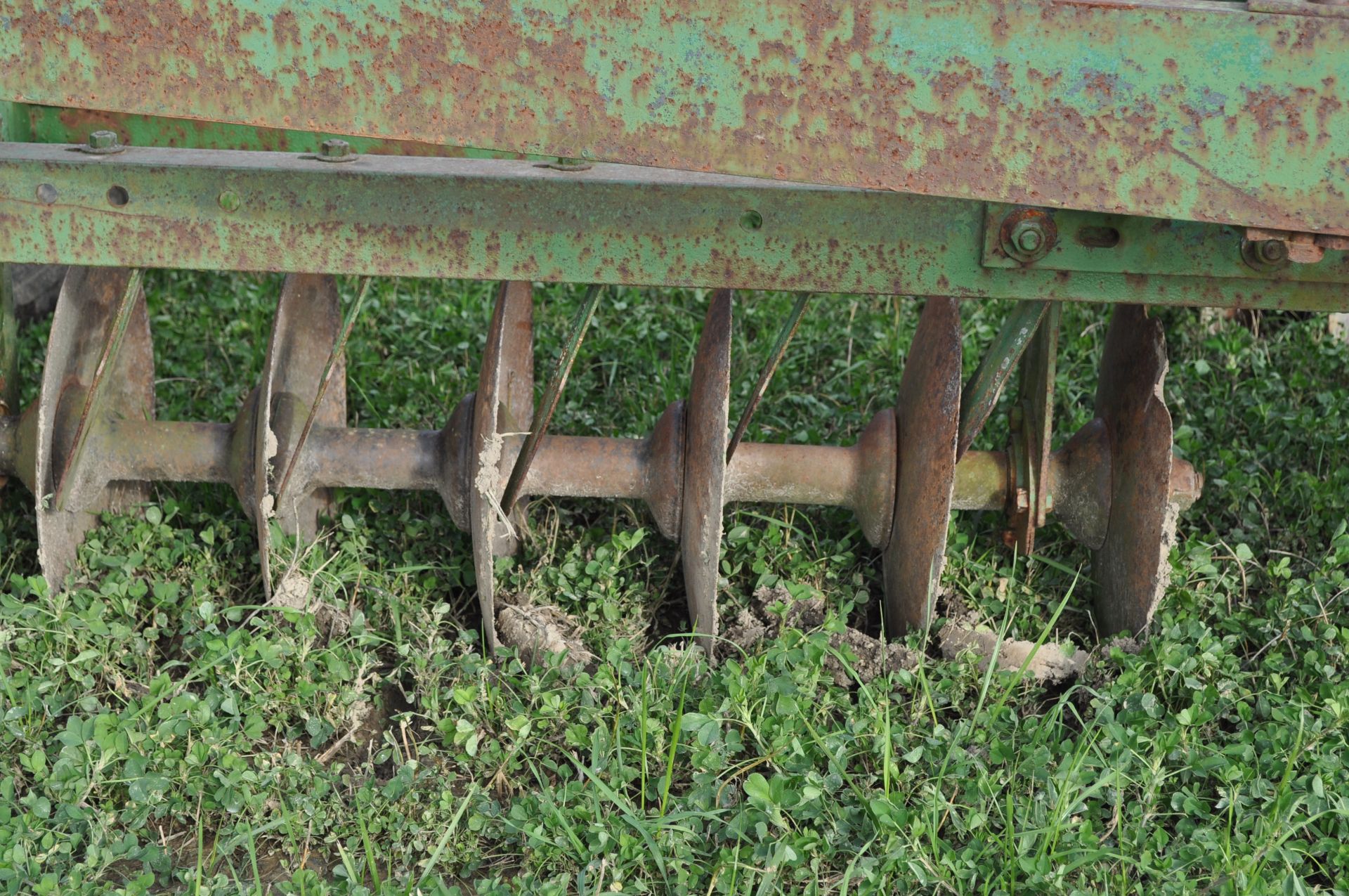 14' Oliver disc, hyd raise, needs work - Image 10 of 16