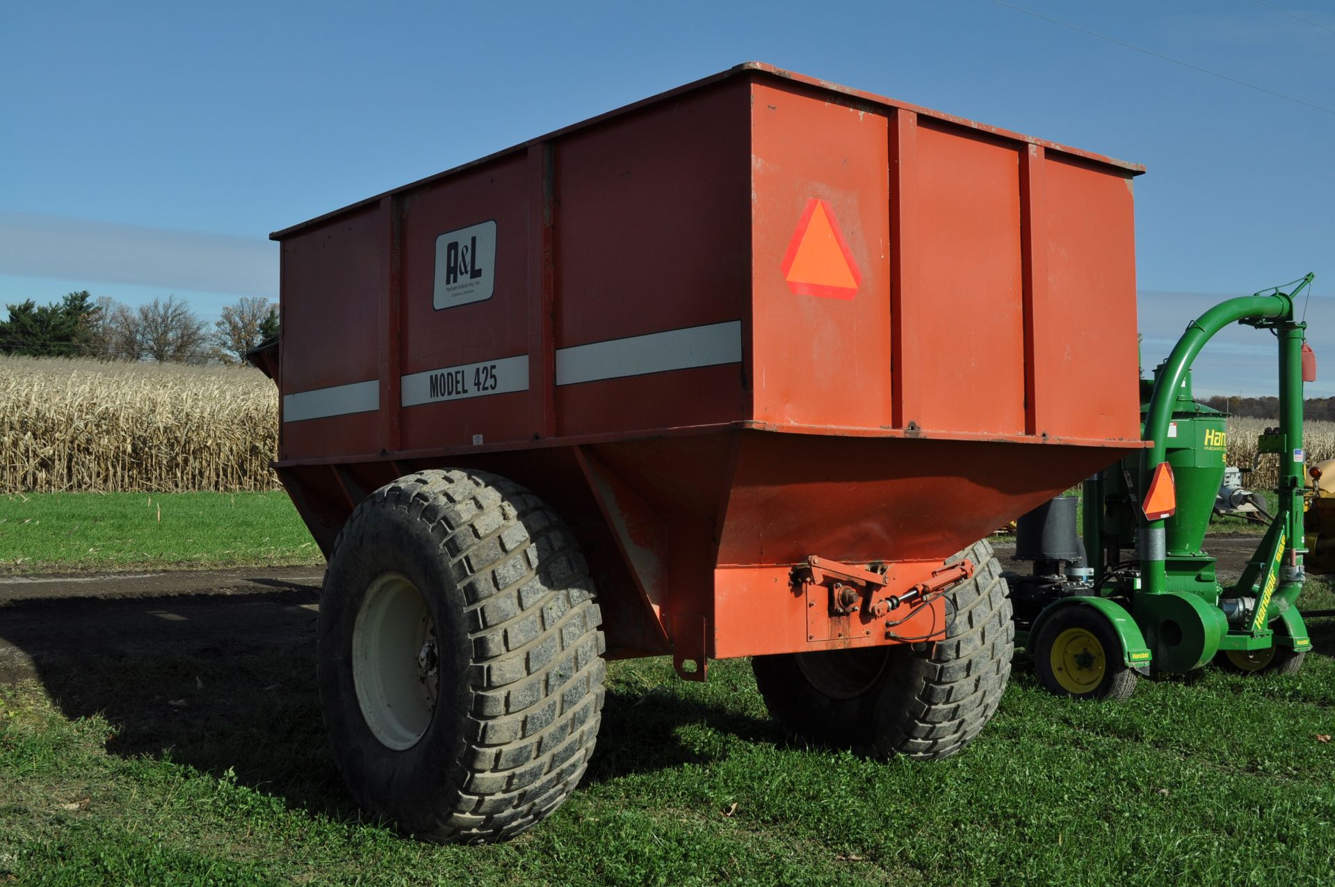 A&L Model 426 grain cart, 12” auger, 23.1-26 diamond tread tires, hyd gate - Image 3 of 14