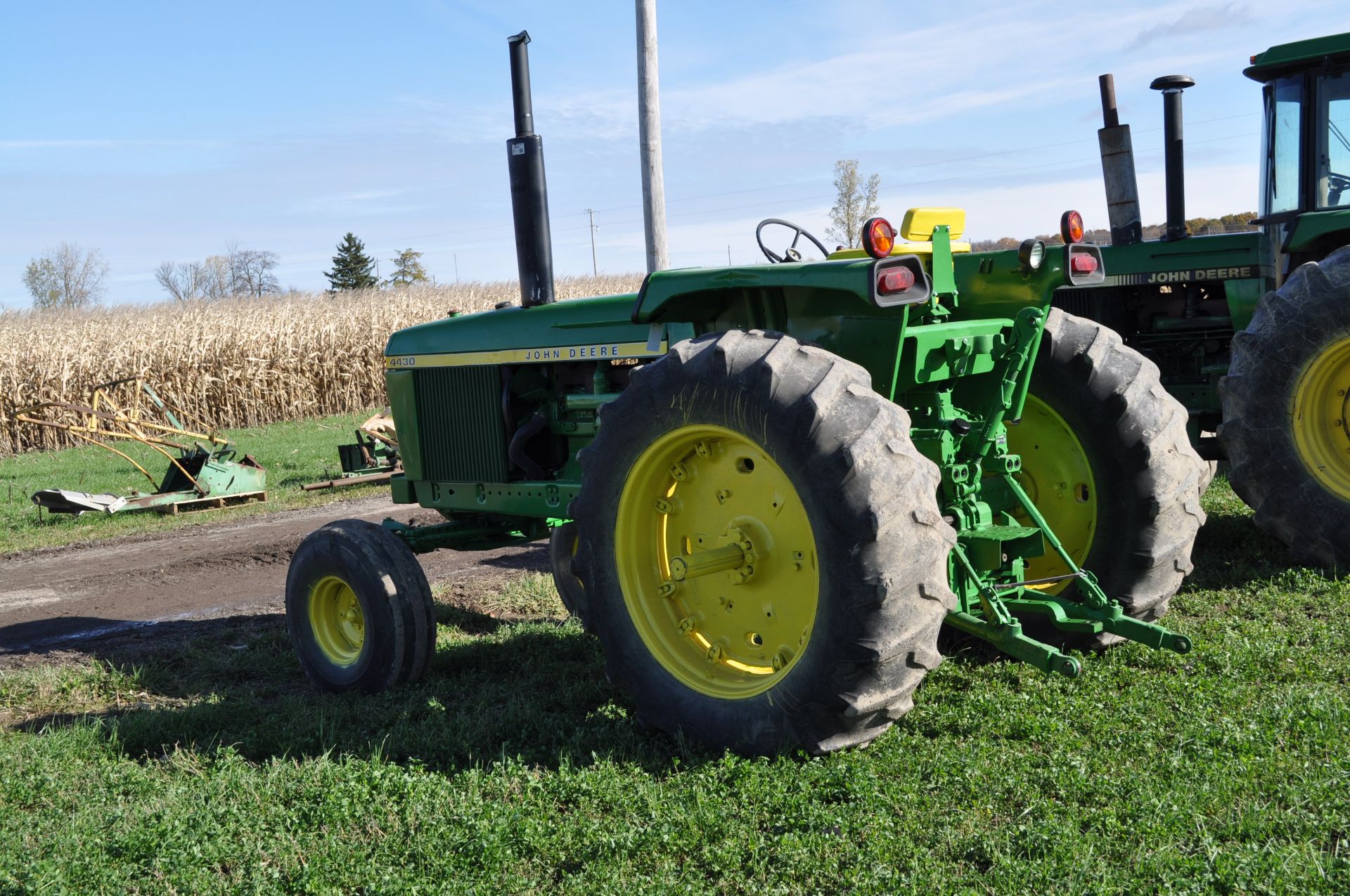 John Deere 4430 tractor, Syncro-Range trans, dual hydr, 3-pt, 540/1000 PTO, 18.4-38 rears & 11.00-18 - Image 3 of 21