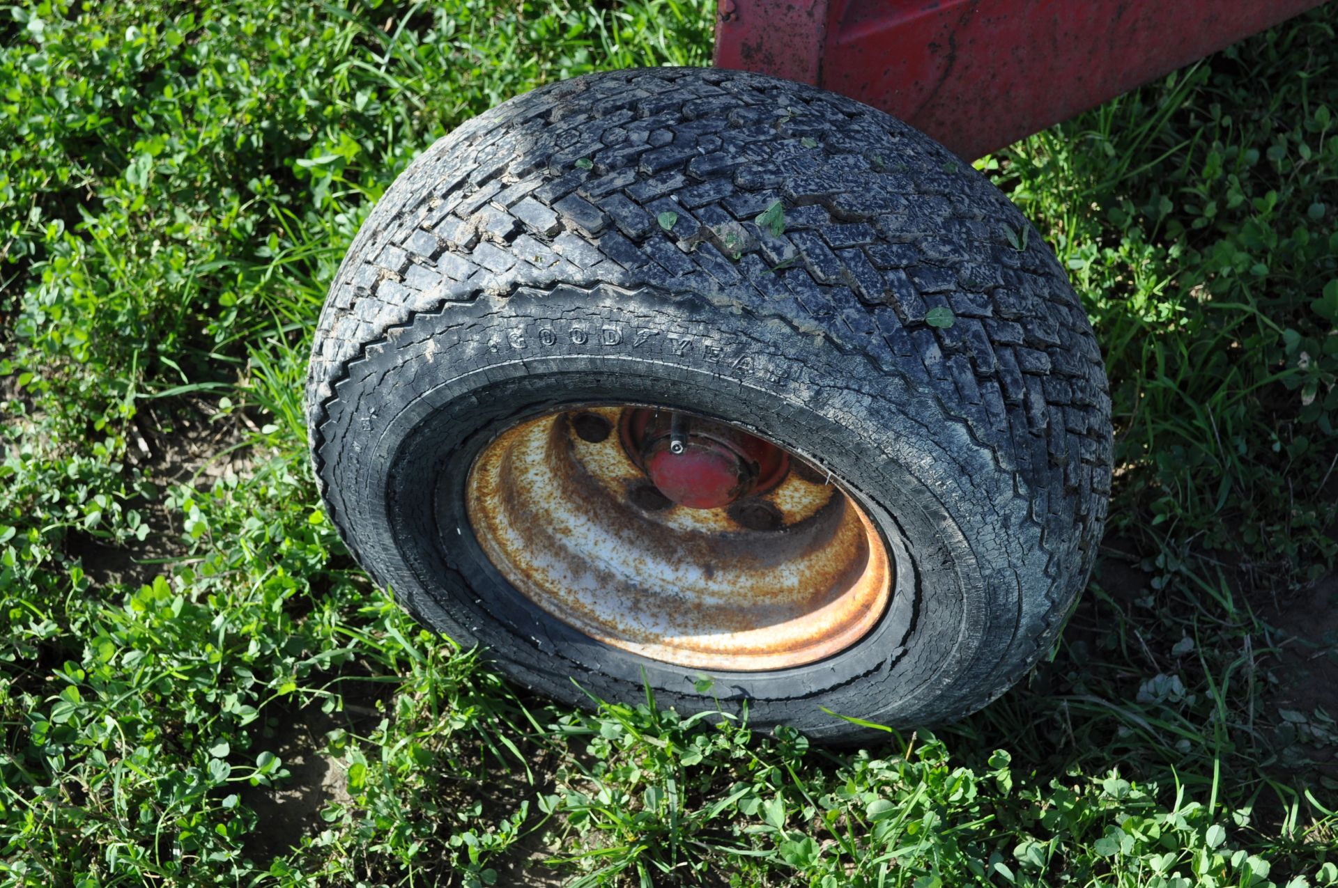 20’ Pequea header cart 20.5x8.0-10 tires - Image 5 of 7