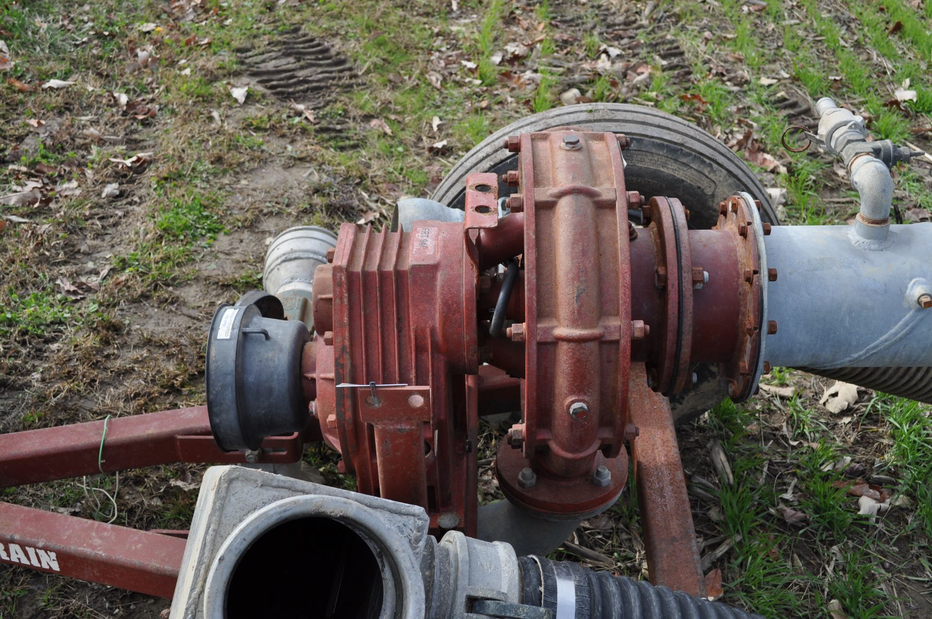 Rainway HPRL 600 pump, with hyd drive submersible pump and hose - Image 4 of 7