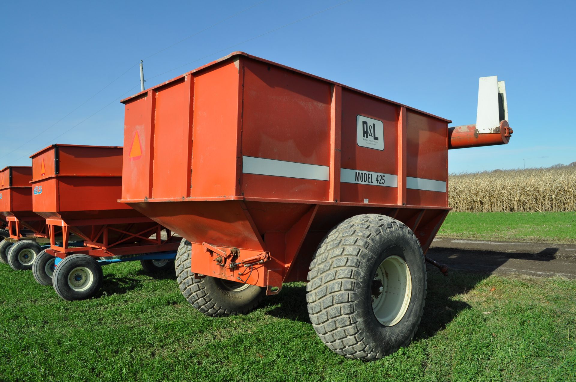 A&L Model 426 grain cart, 12” auger, 23.1-26 diamond tread tires, hyd gate - Image 2 of 14