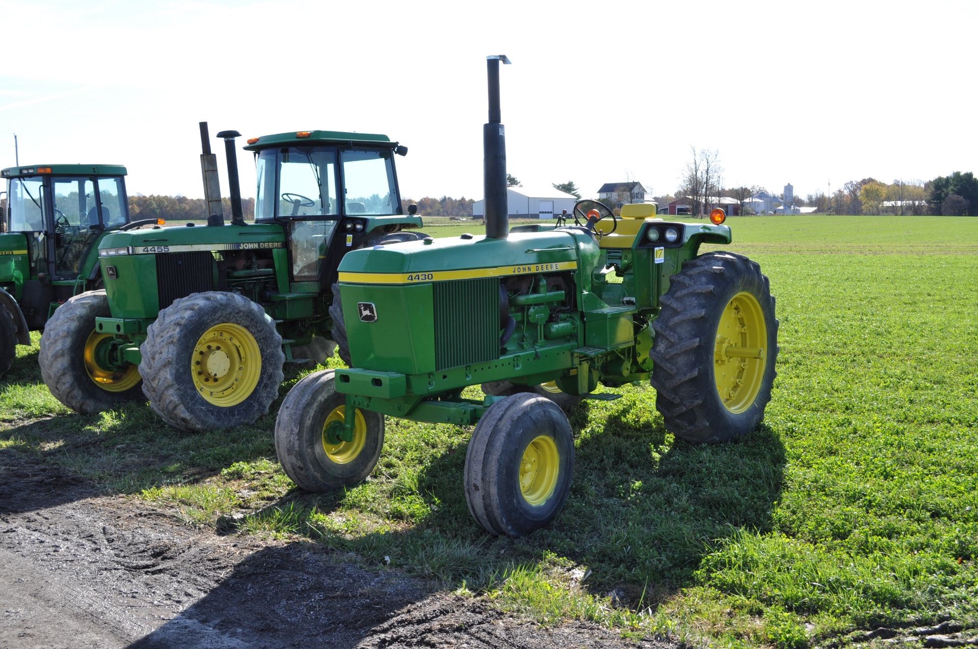 John Deere 4430 tractor, Syncro-Range trans, dual hydr, 3-pt, 540/1000 PTO, 18.4-38 rears & 11.00-18 - Image 4 of 21
