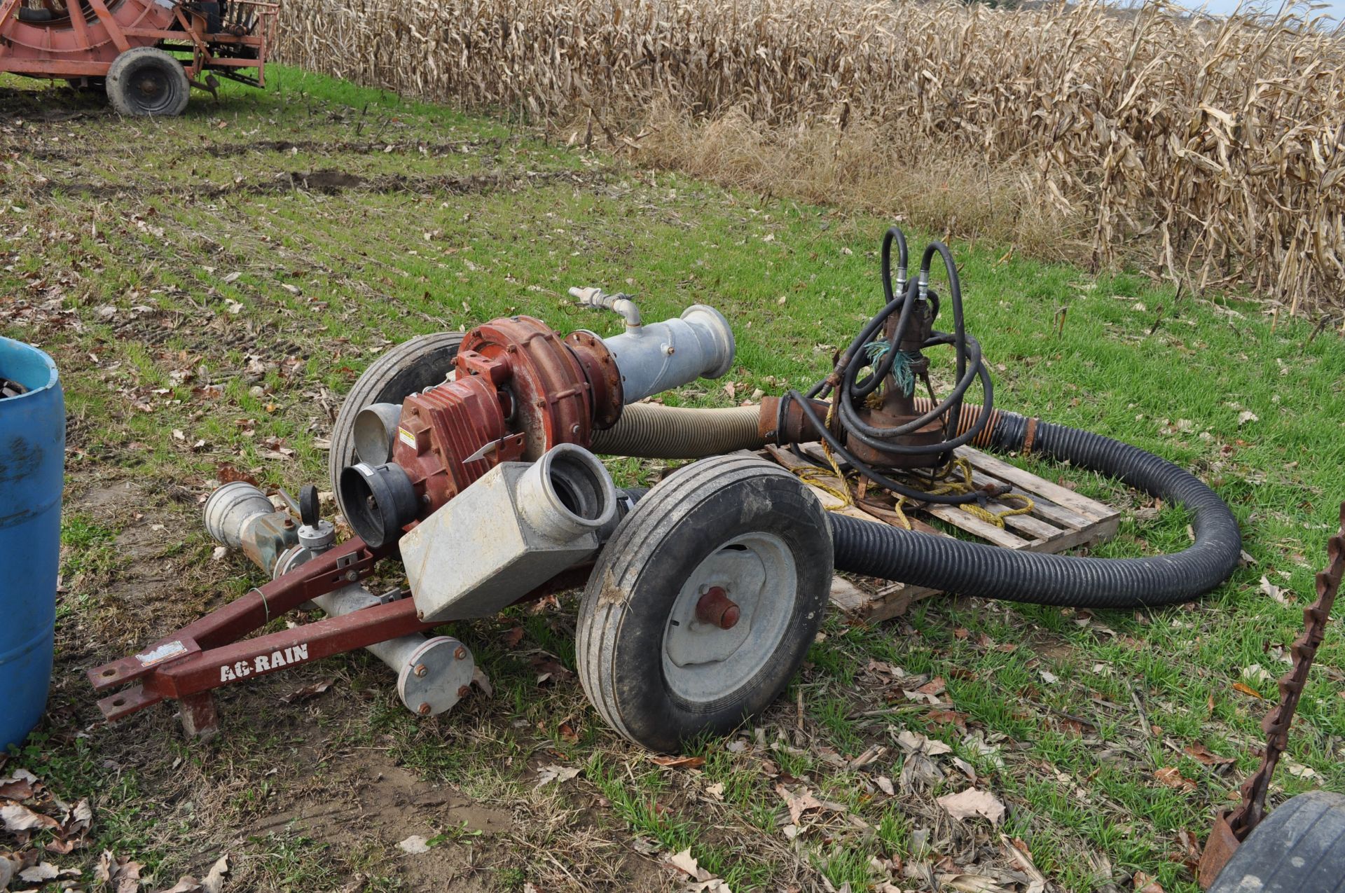 Rainway HPRL 600 pump, with hyd drive submersible pump and hose - Image 2 of 7