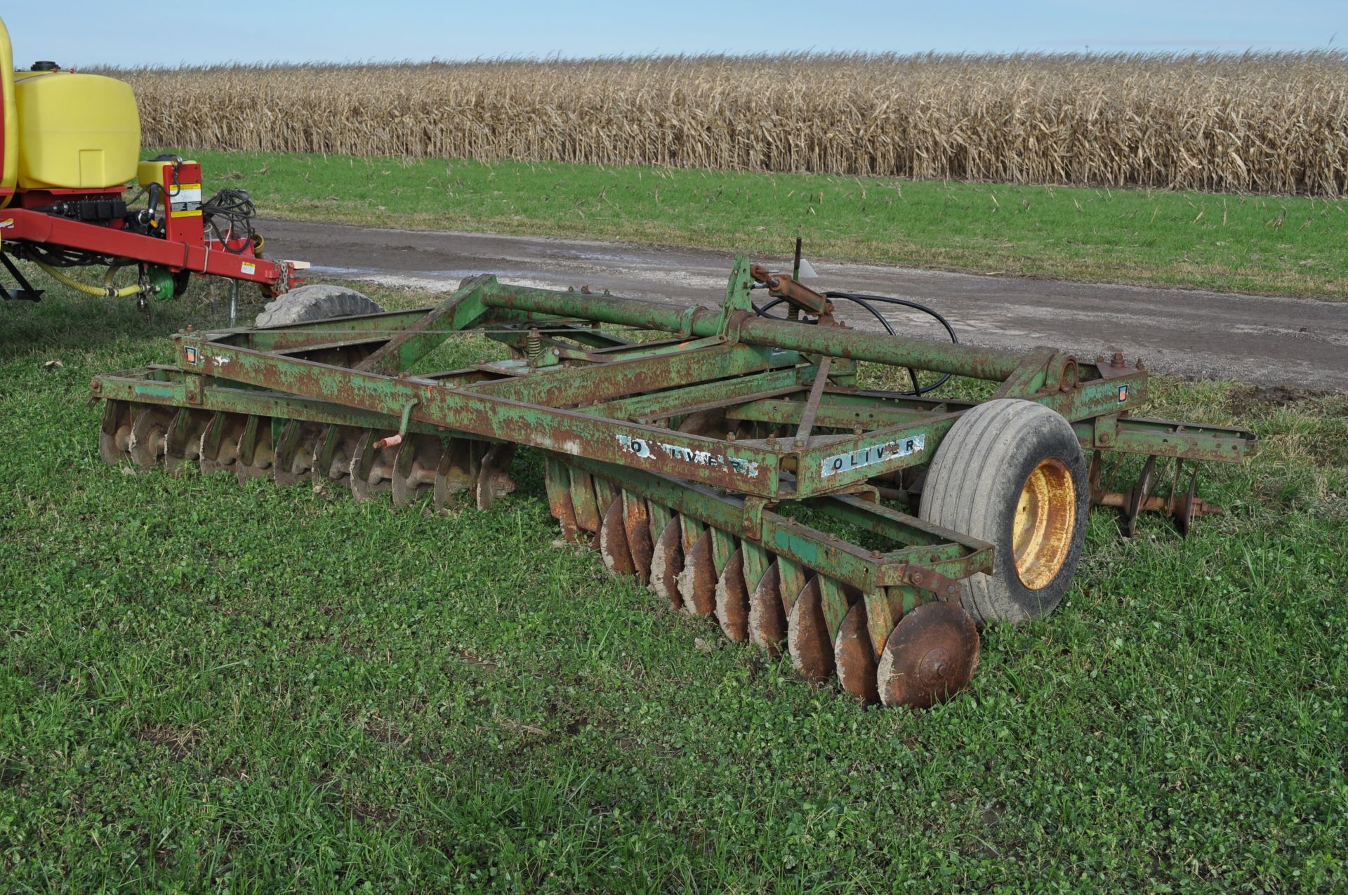 14' Oliver disc, hyd raise, needs work - Image 2 of 16