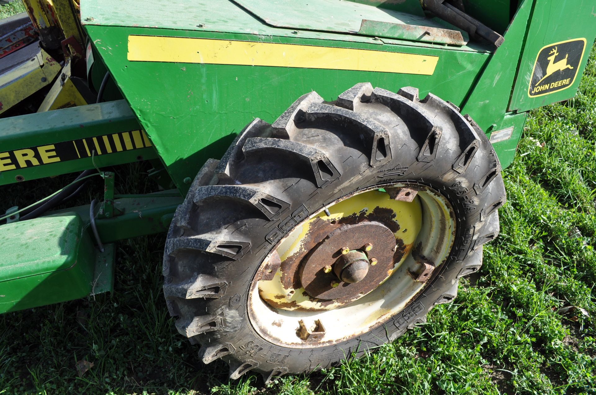 Fox chopper w/ 7234 corn head, 2-row, kernel processor, 9.5-24 tires, hydr swing chute - Image 9 of 15